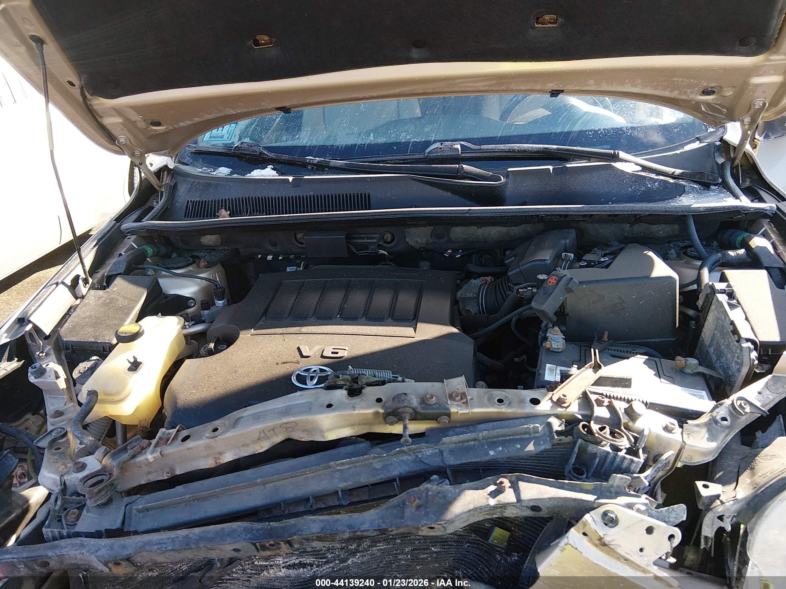 TOYOTA RAV4 image 10