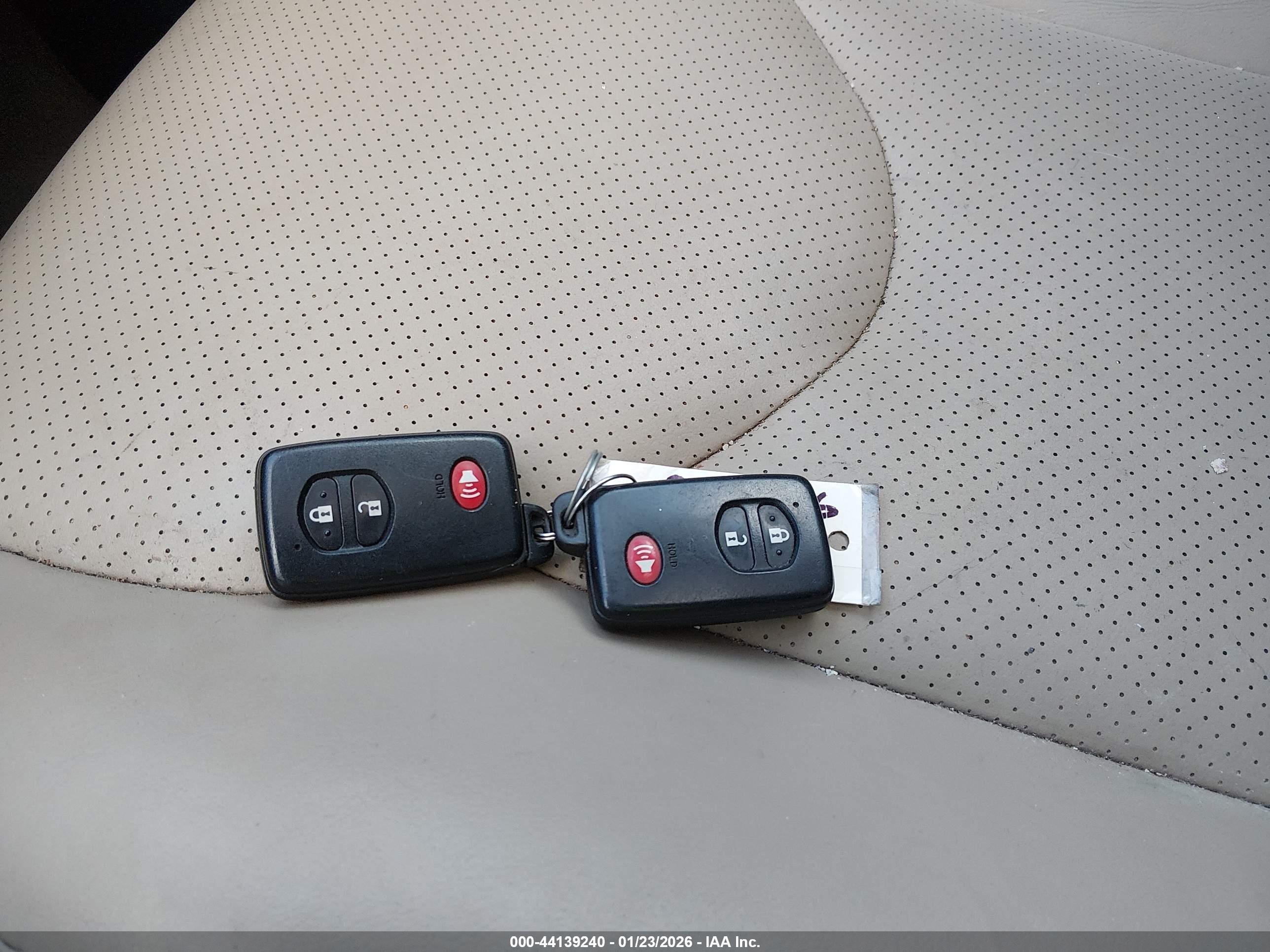 TOYOTA RAV4 image 11