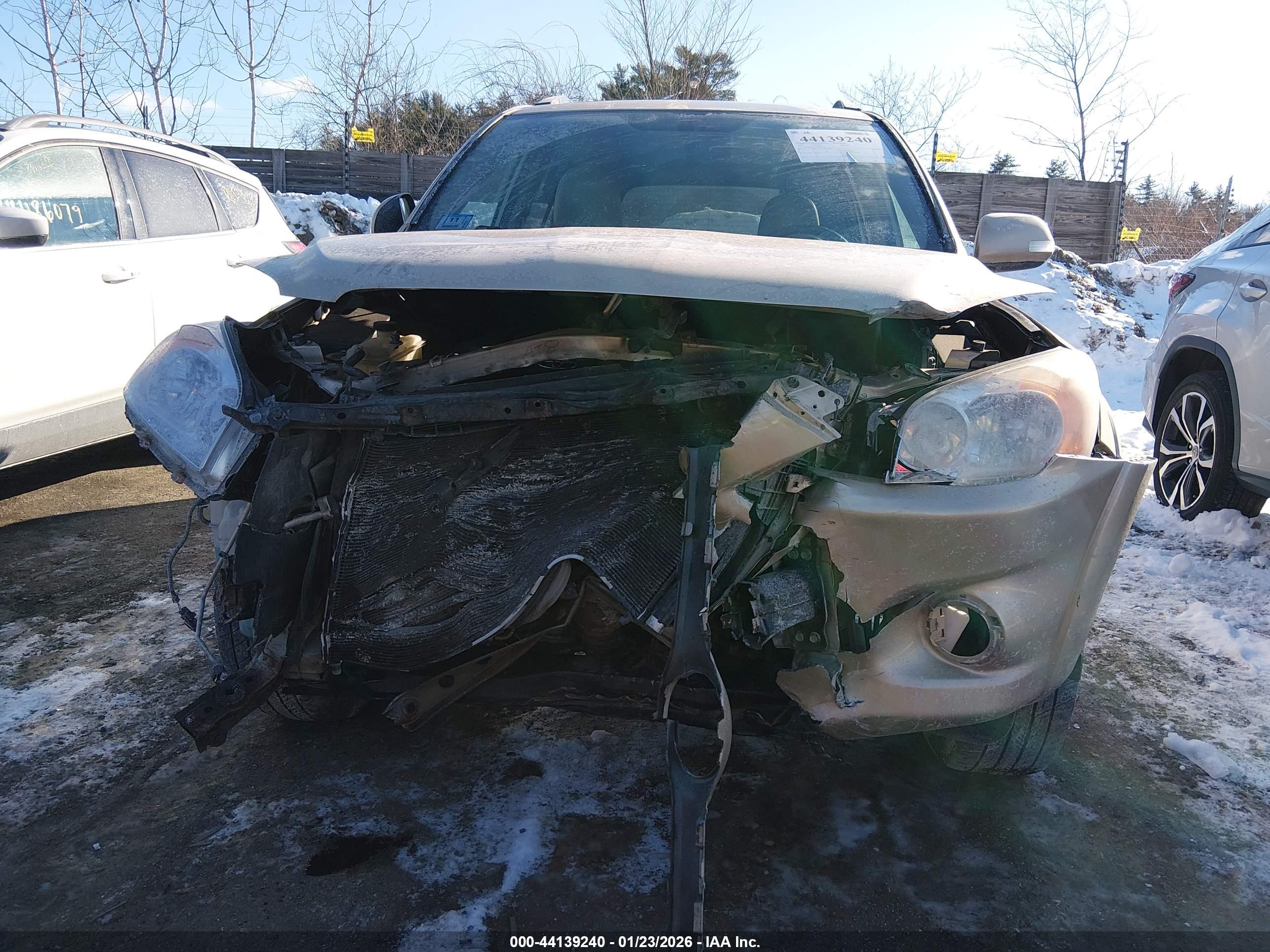 TOYOTA RAV4 image 6
