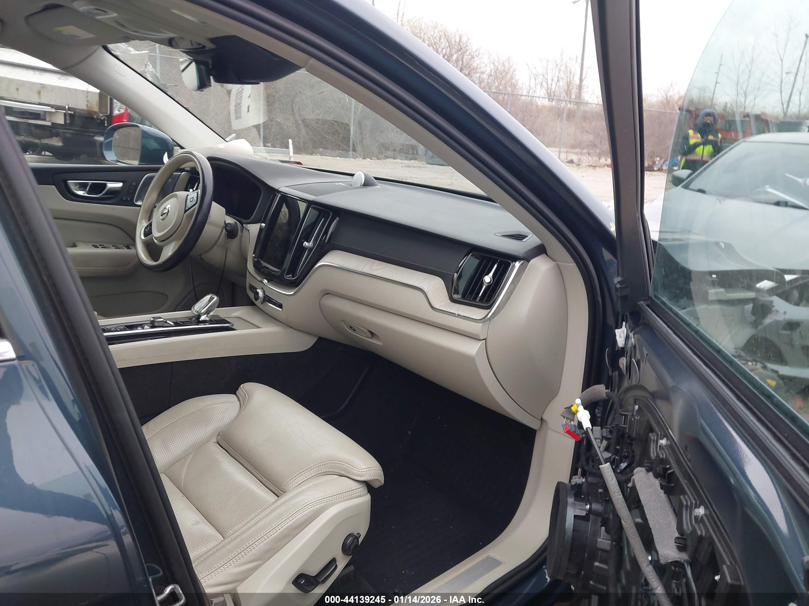 VOLVO XC60 image 5