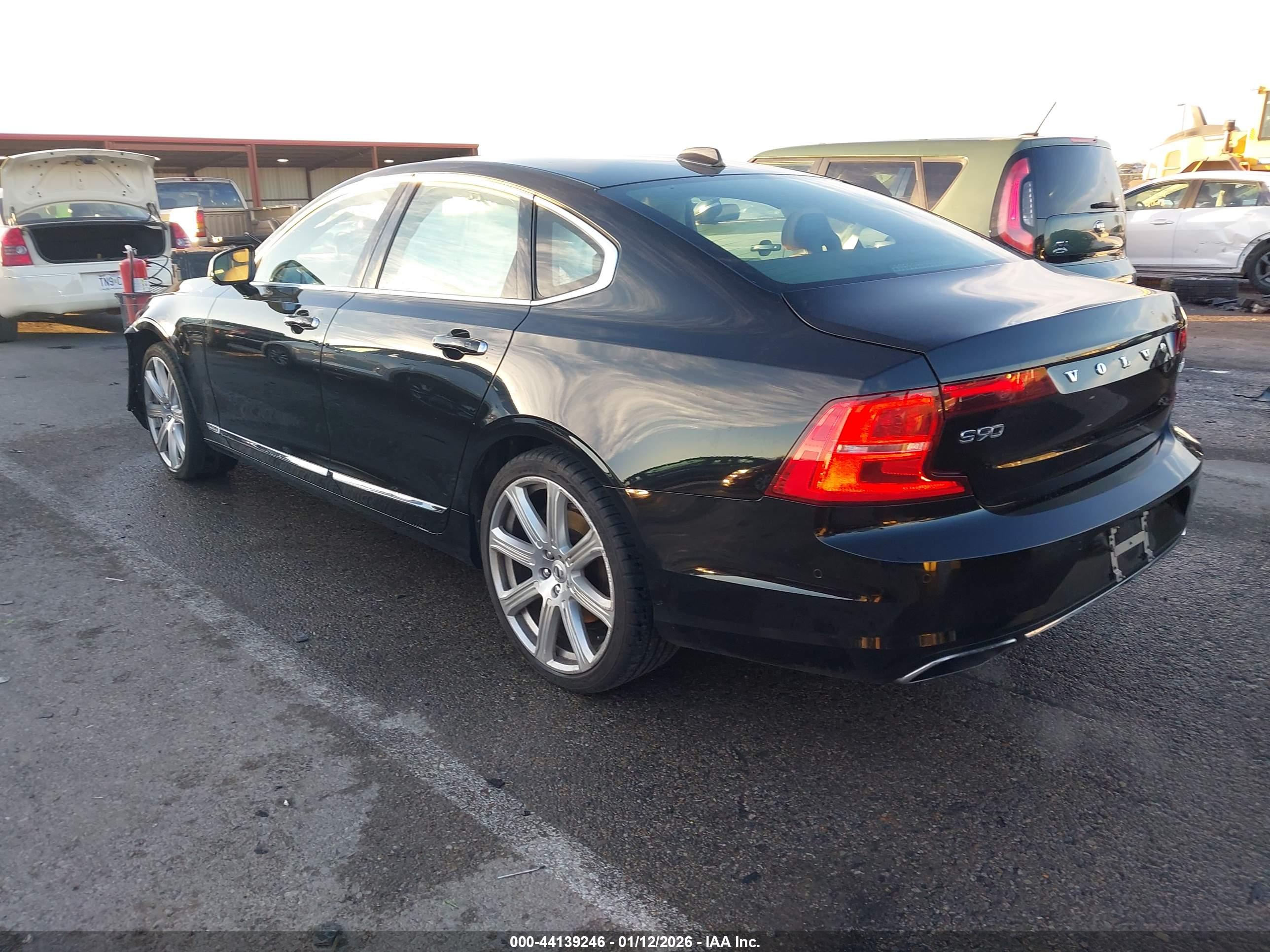 VOLVO S90 image 3