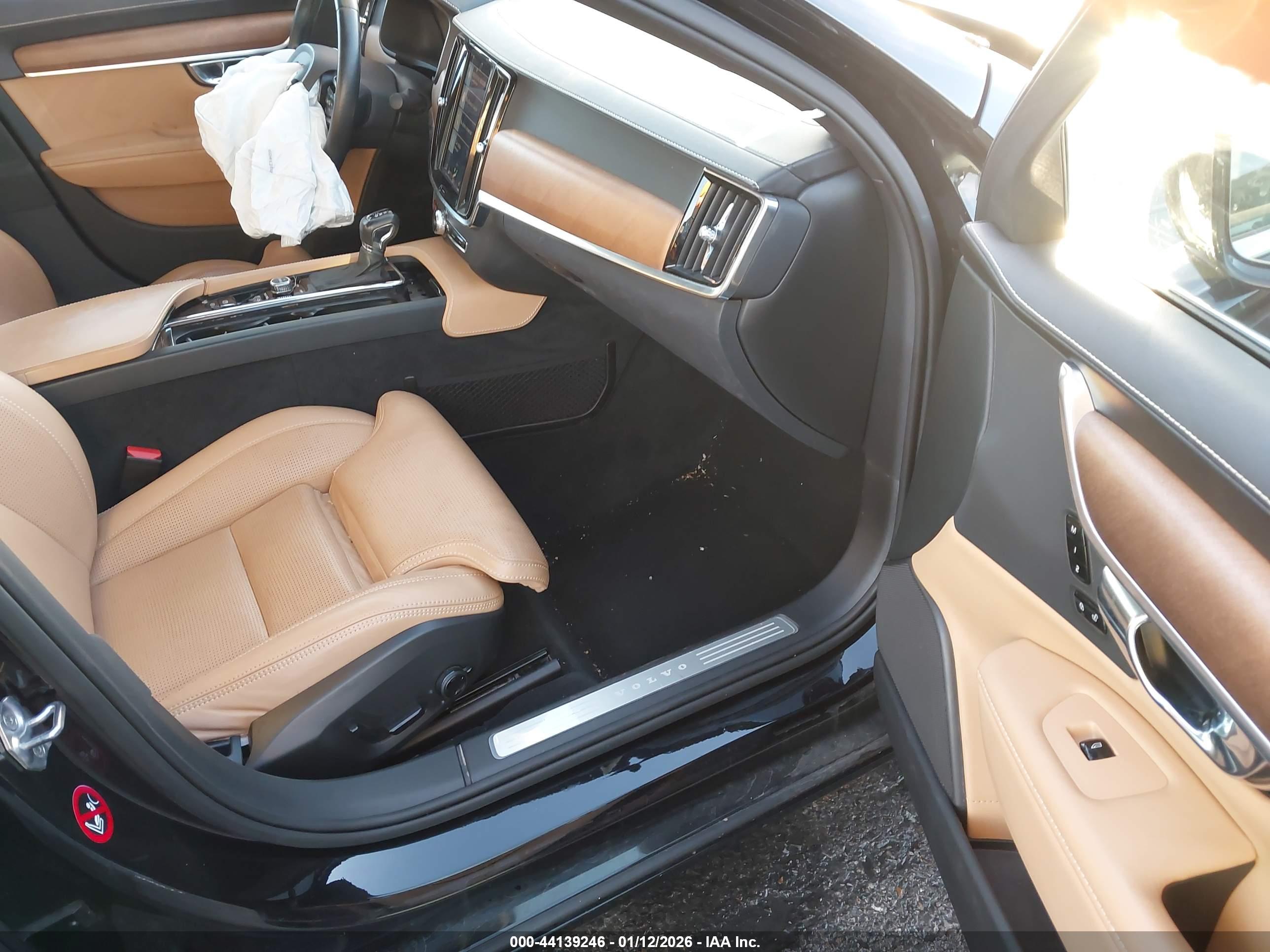 VOLVO S90 image 5