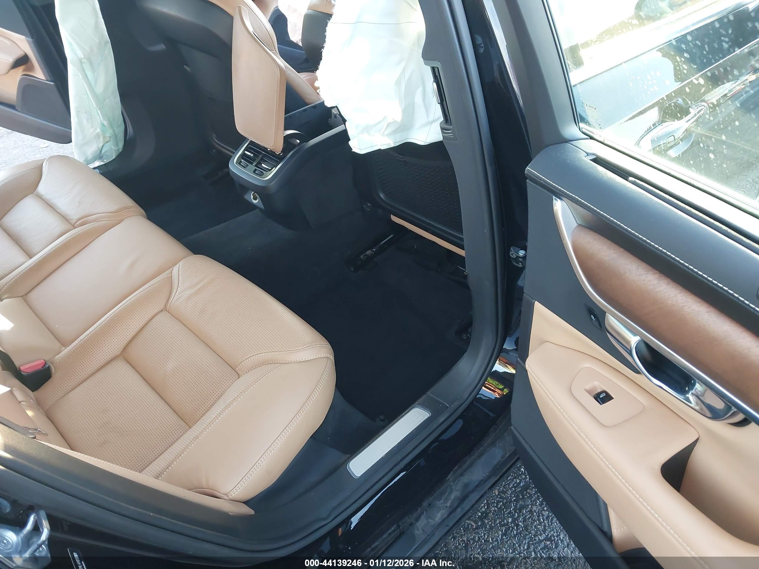 VOLVO S90 image 8