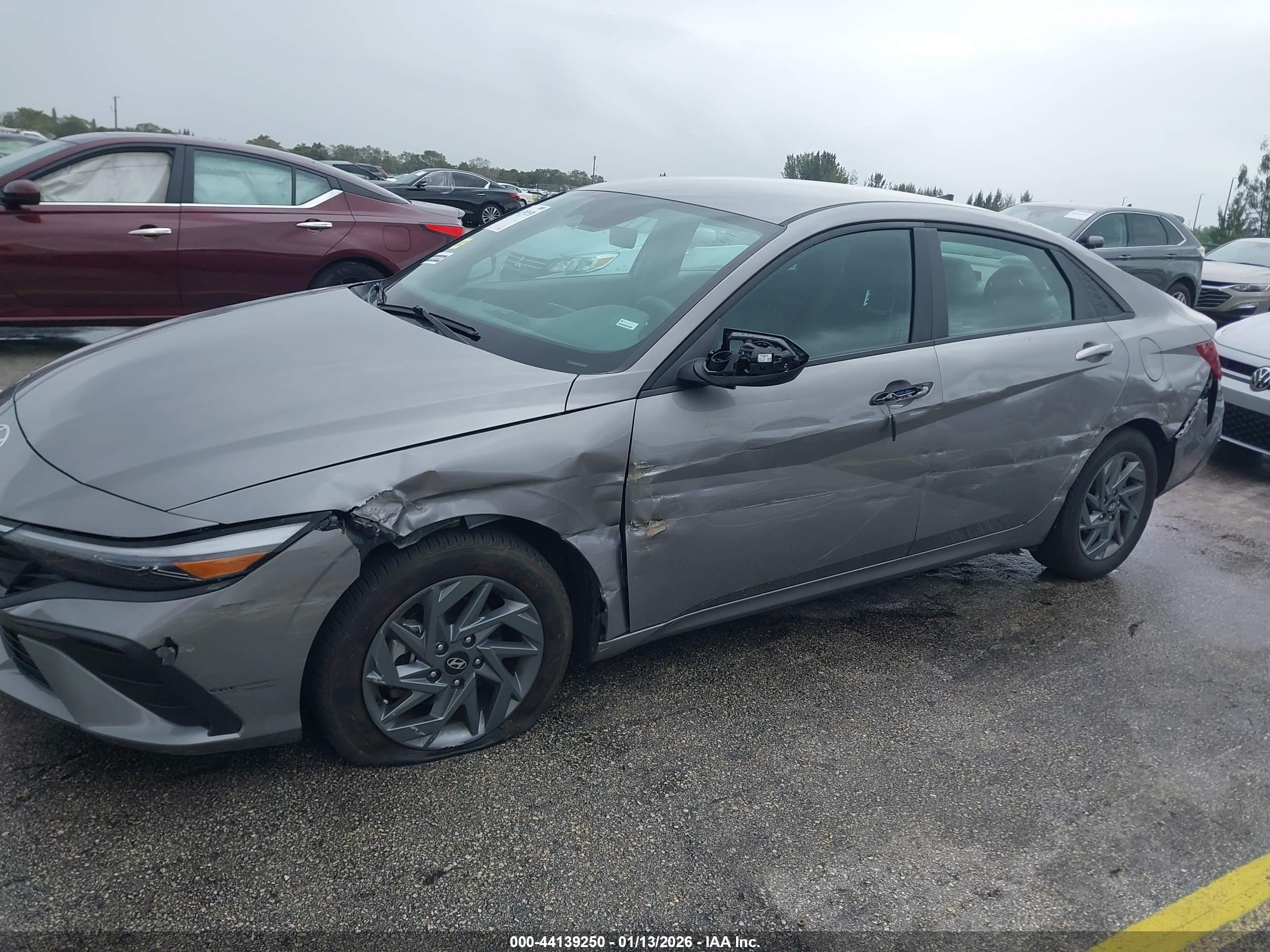 HYUNDAI ELANTRA image 6