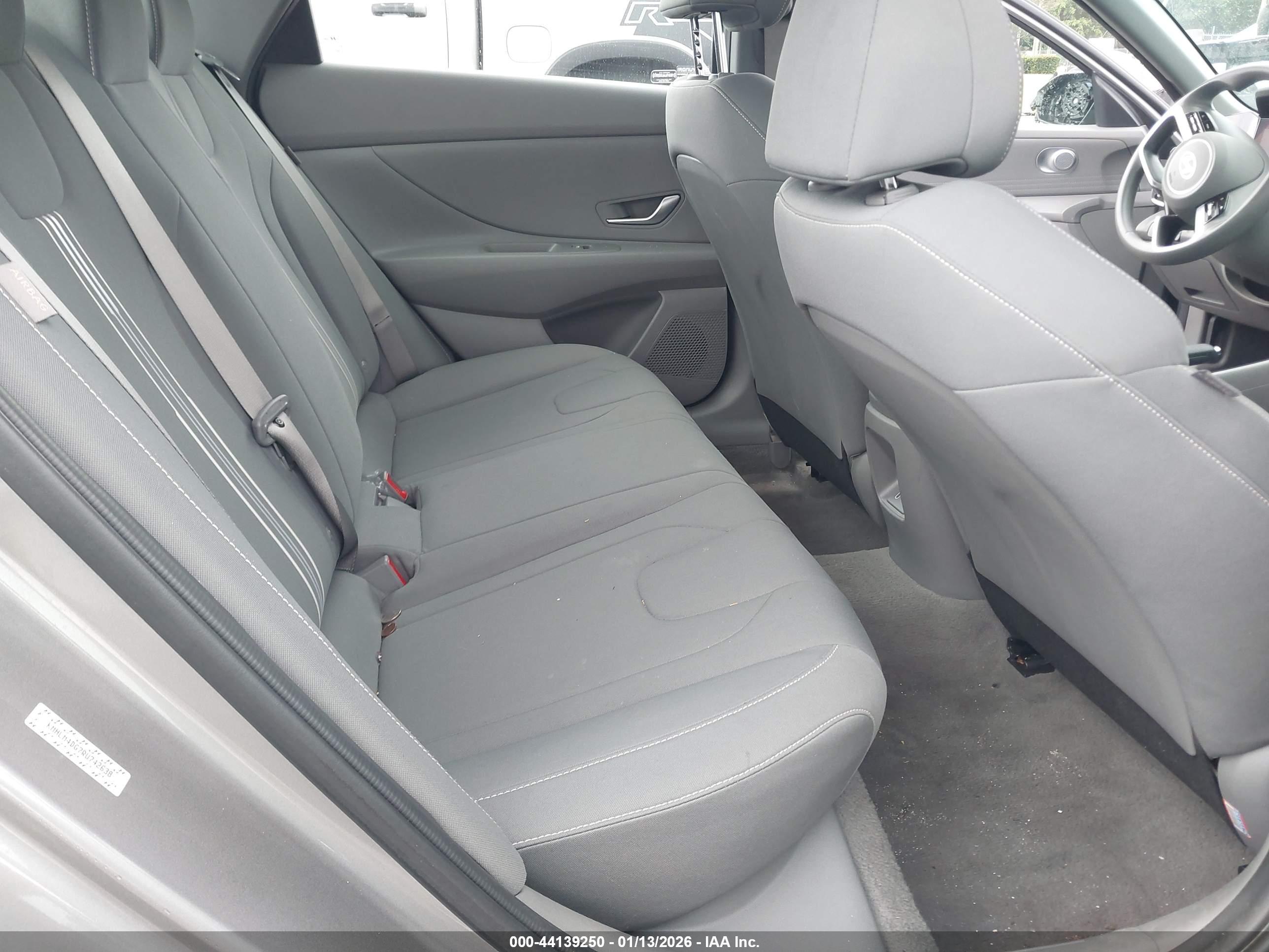 HYUNDAI ELANTRA image 8