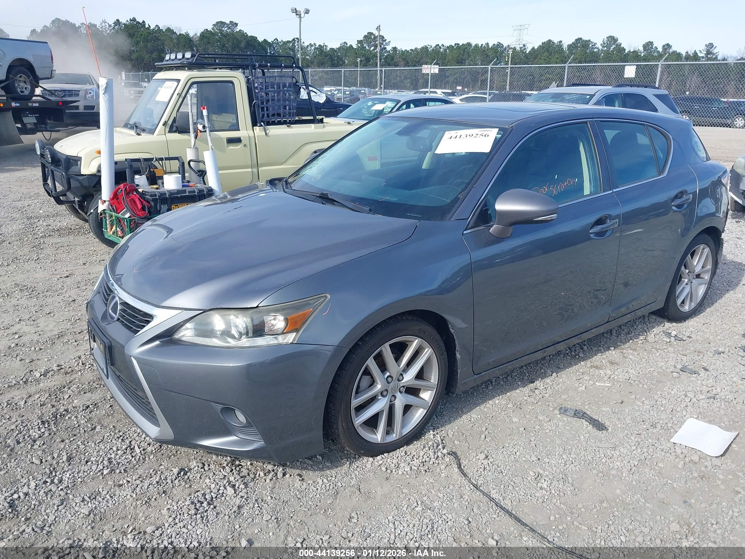 LEXUS CT image 2