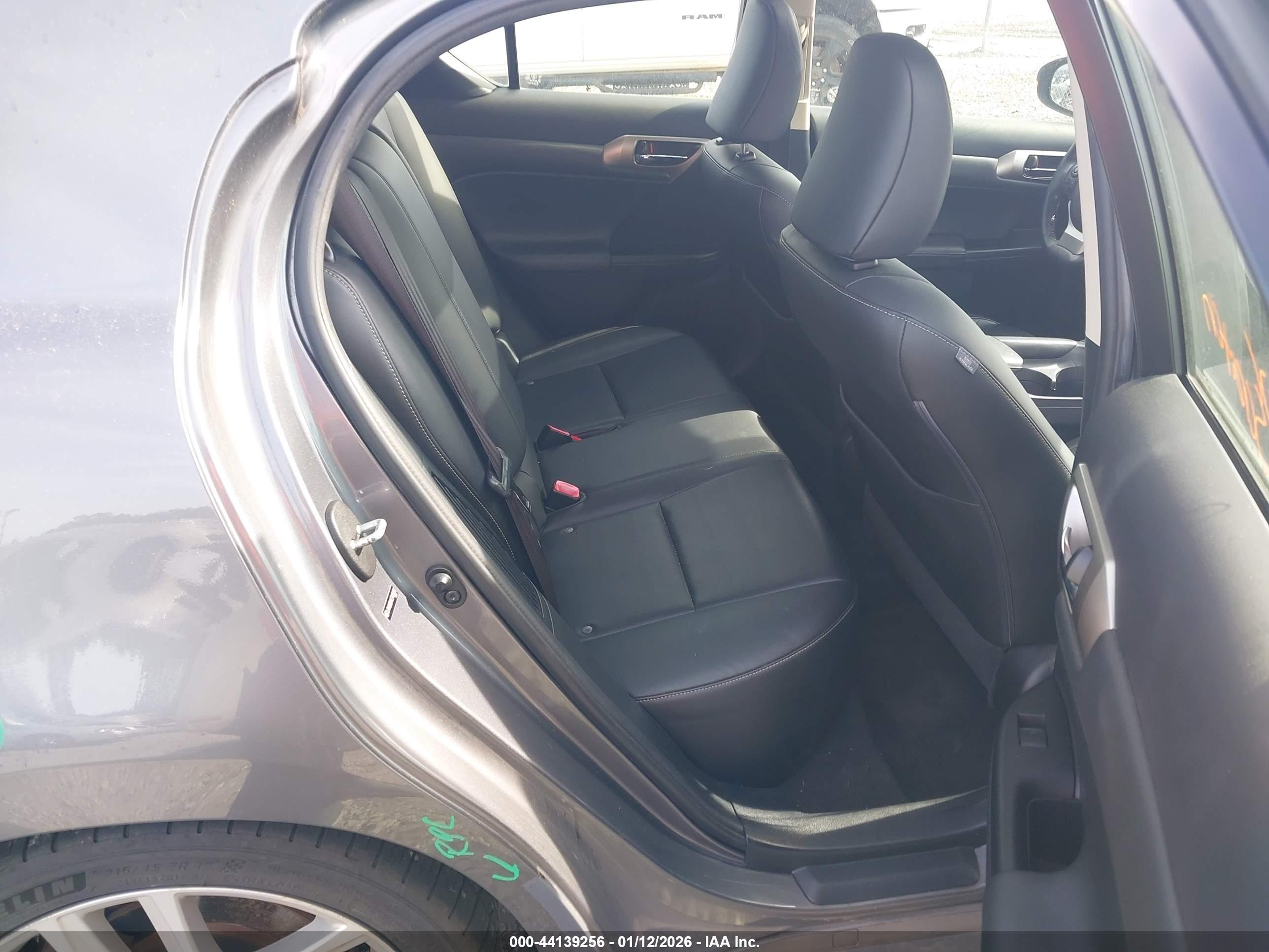 LEXUS CT image 8