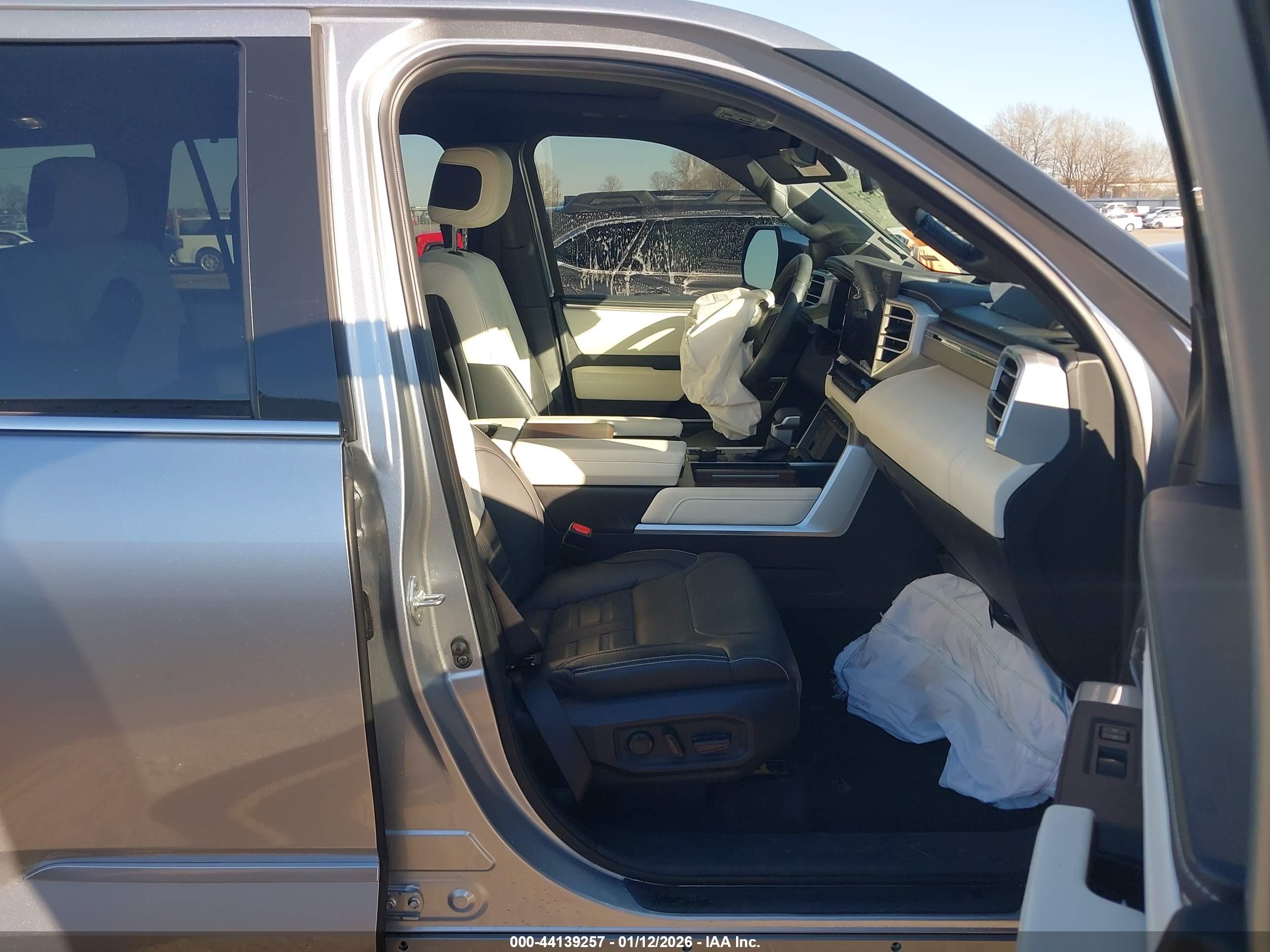 TOYOTA SEQUOIA image 5