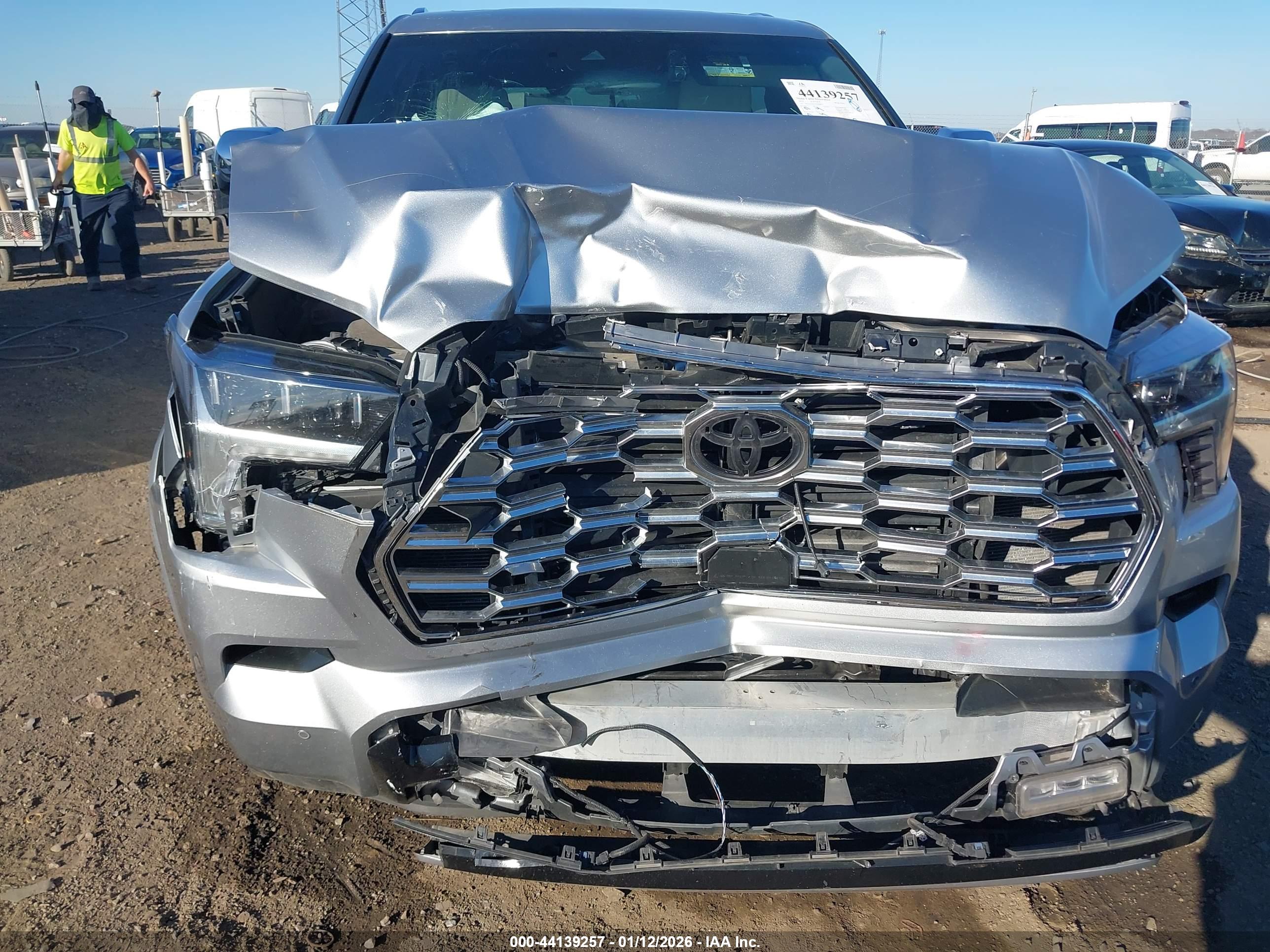 TOYOTA SEQUOIA image 6