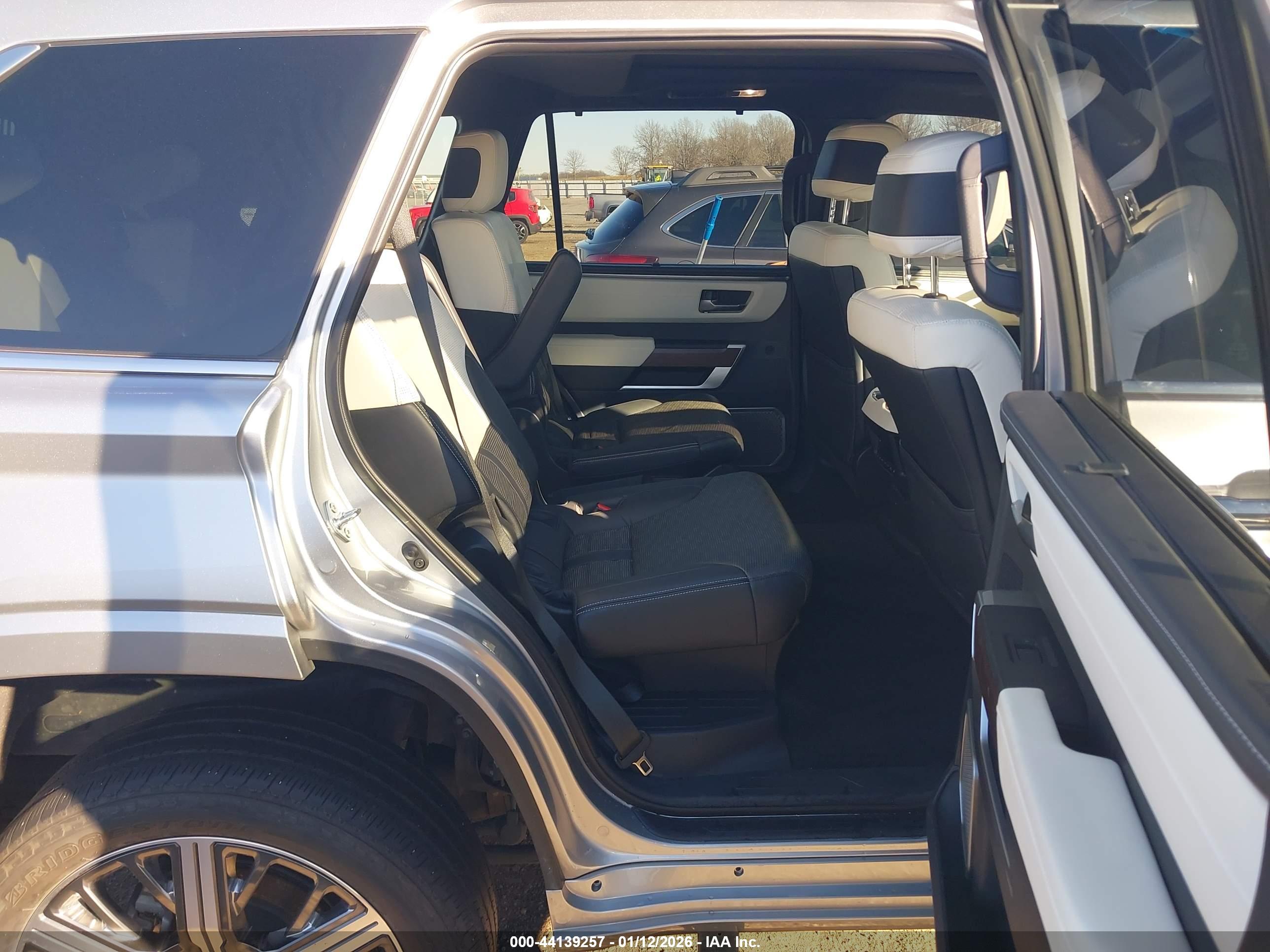 TOYOTA SEQUOIA image 8