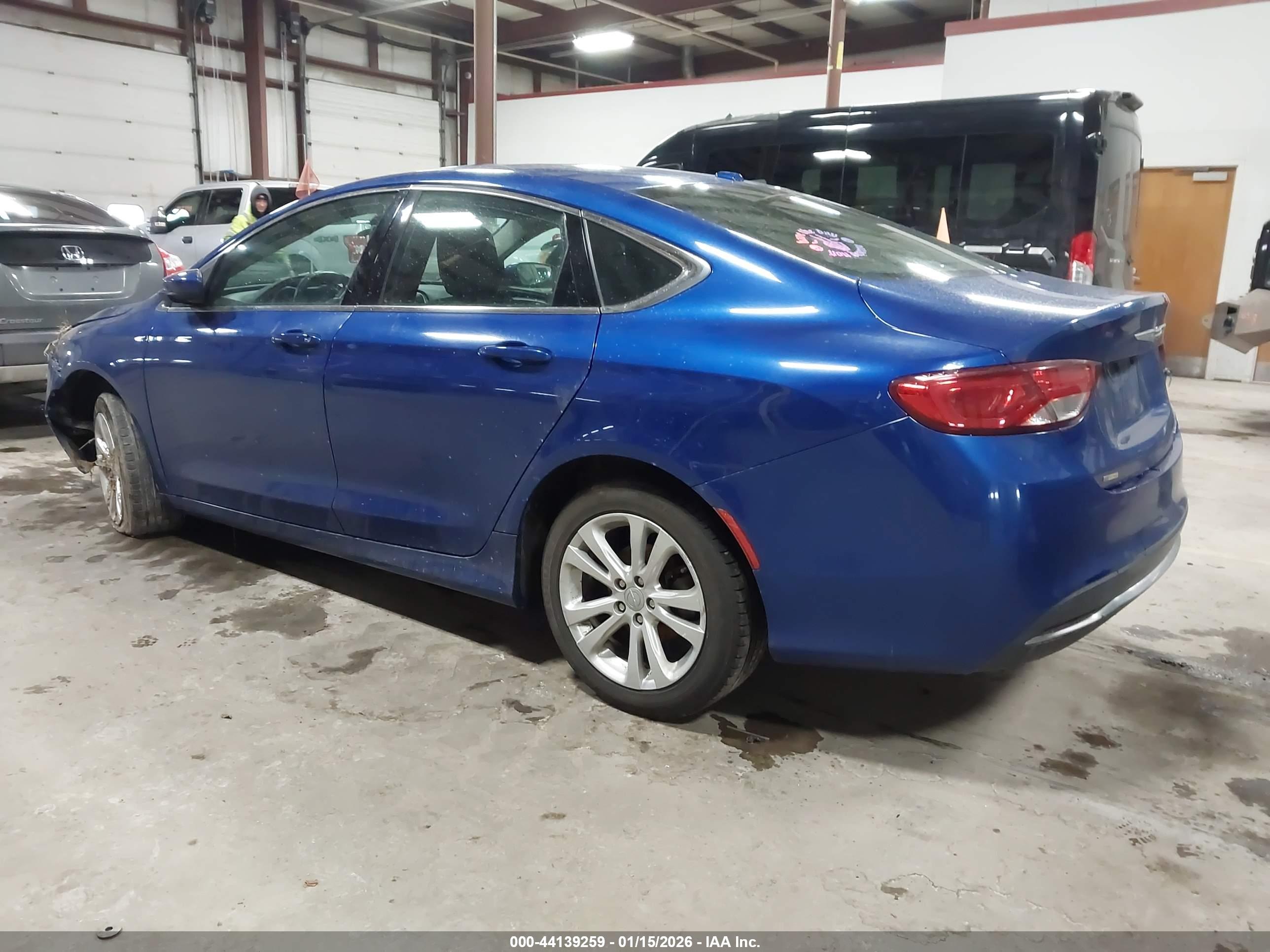 CHRYSLER 200 image 3