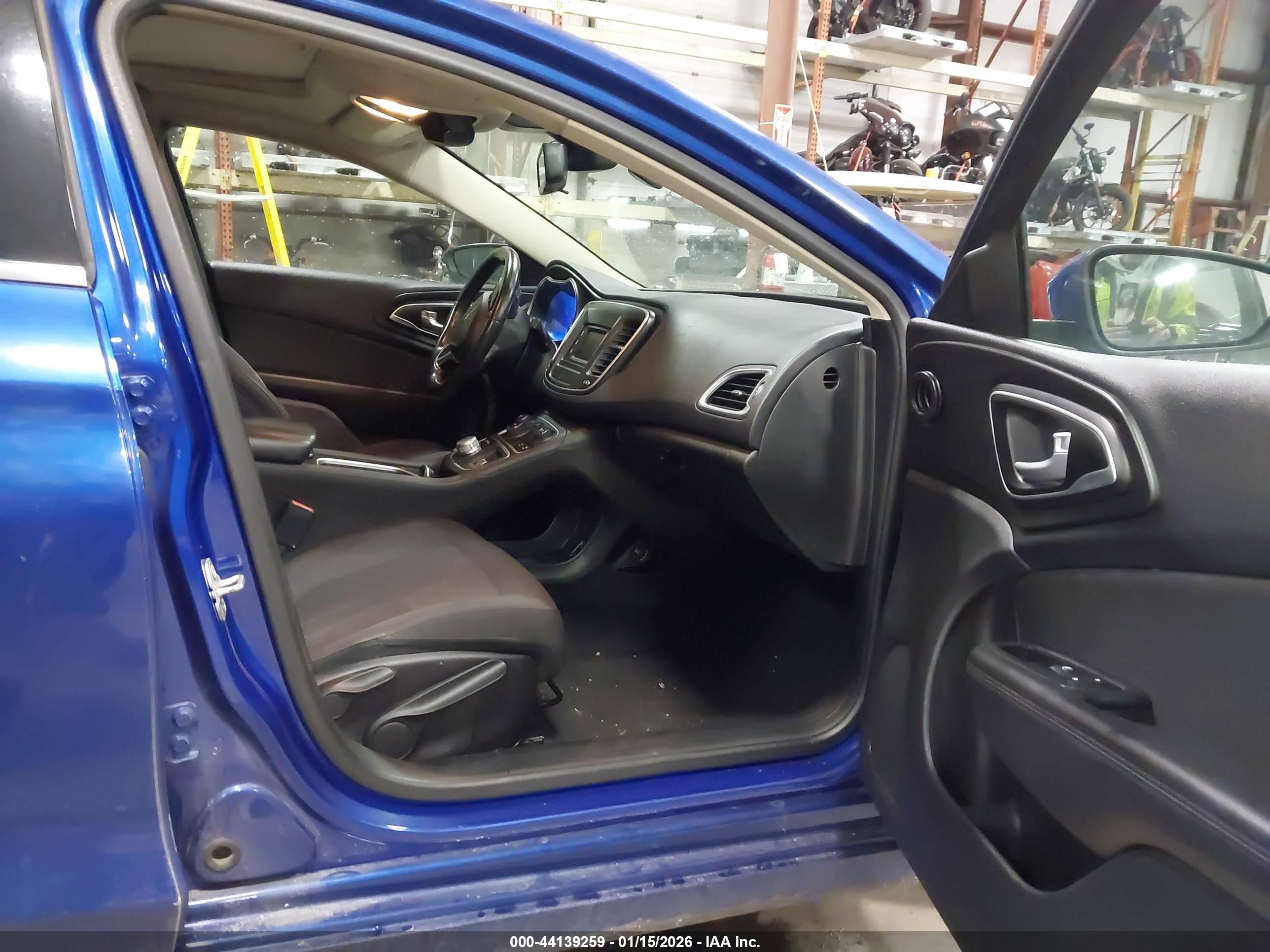 CHRYSLER 200 image 5