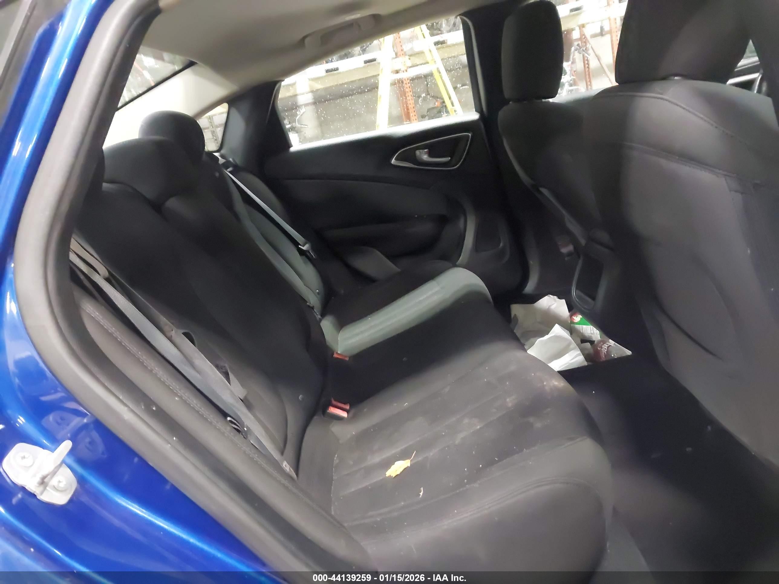 CHRYSLER 200 image 8