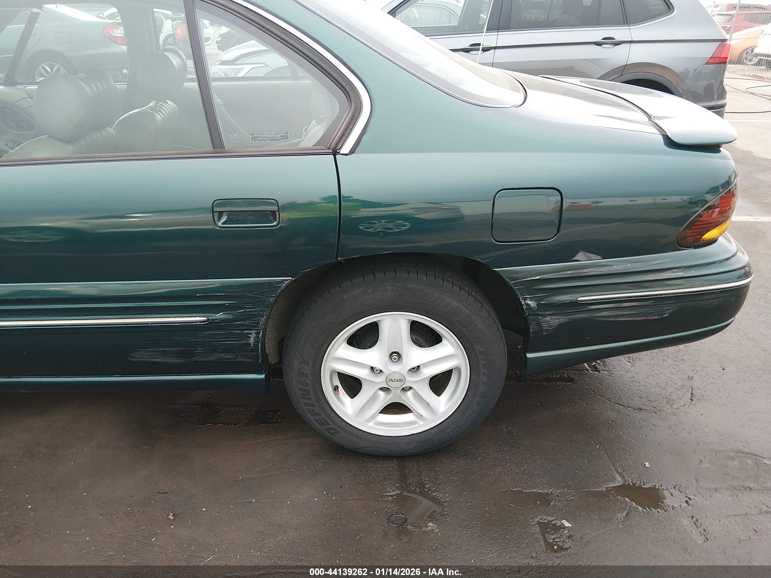 PONTIAC BONNEVILLE image 6