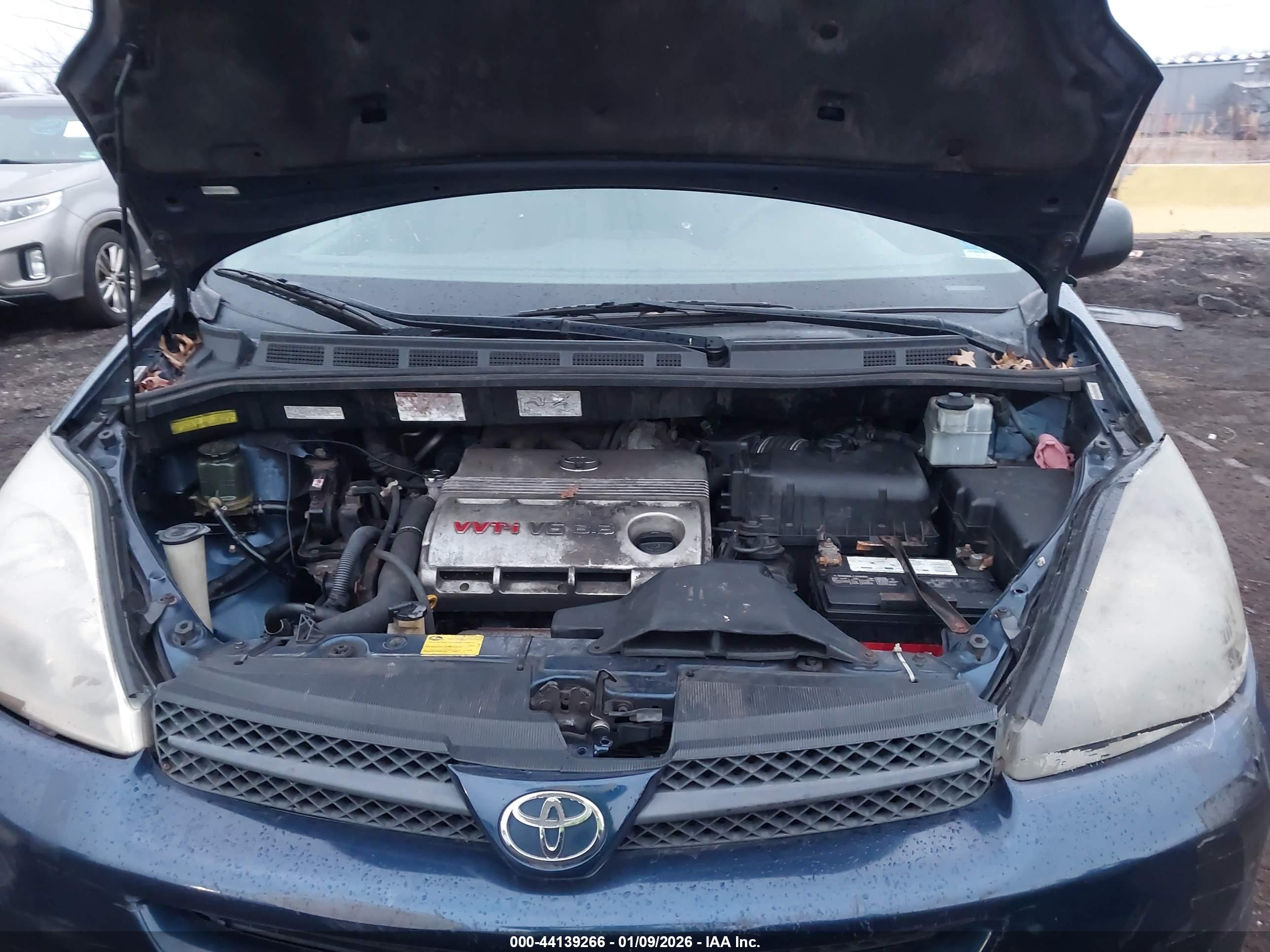 TOYOTA SIENNA image 10