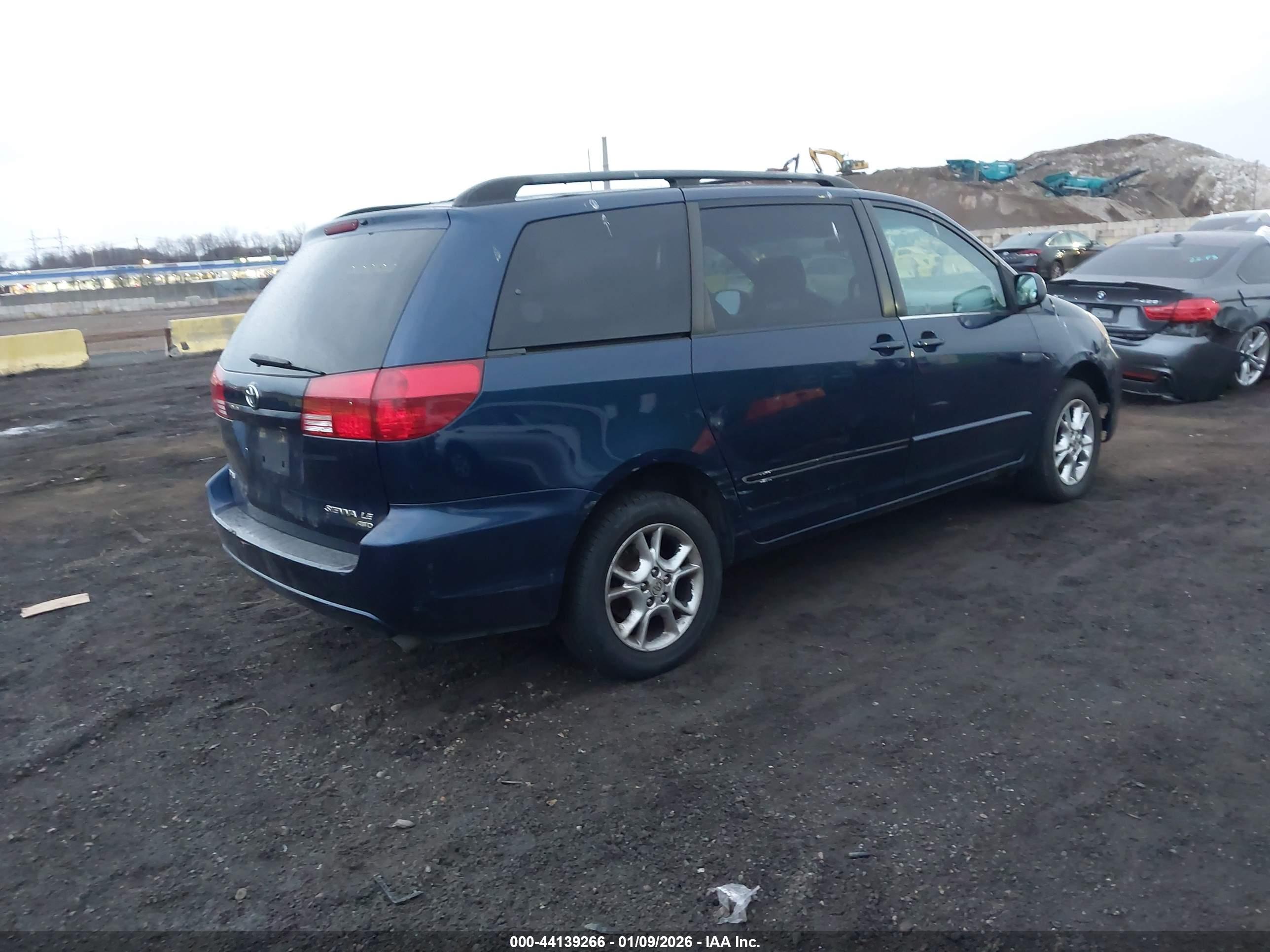 TOYOTA SIENNA image 4