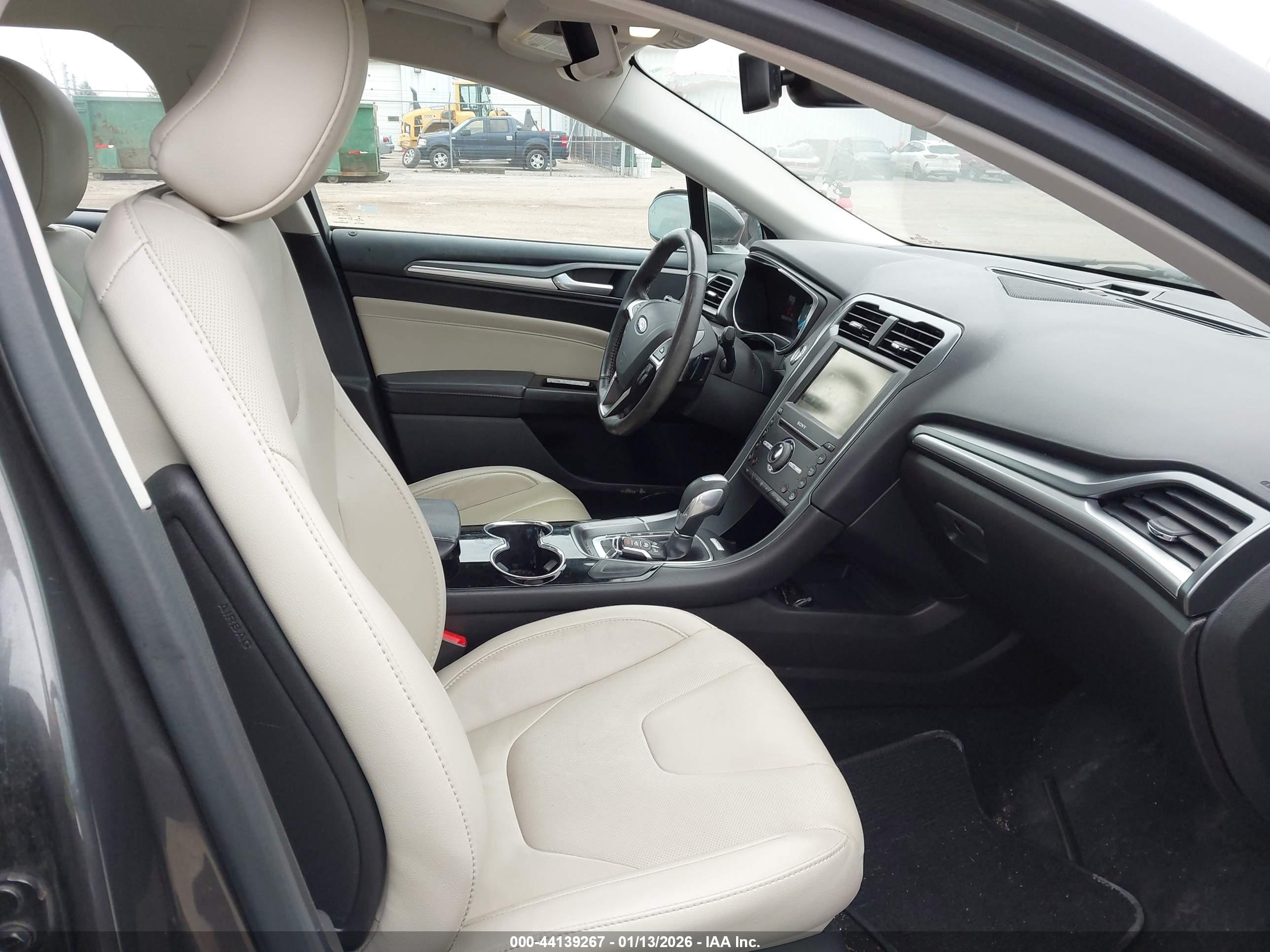 FORD FUSION image 5