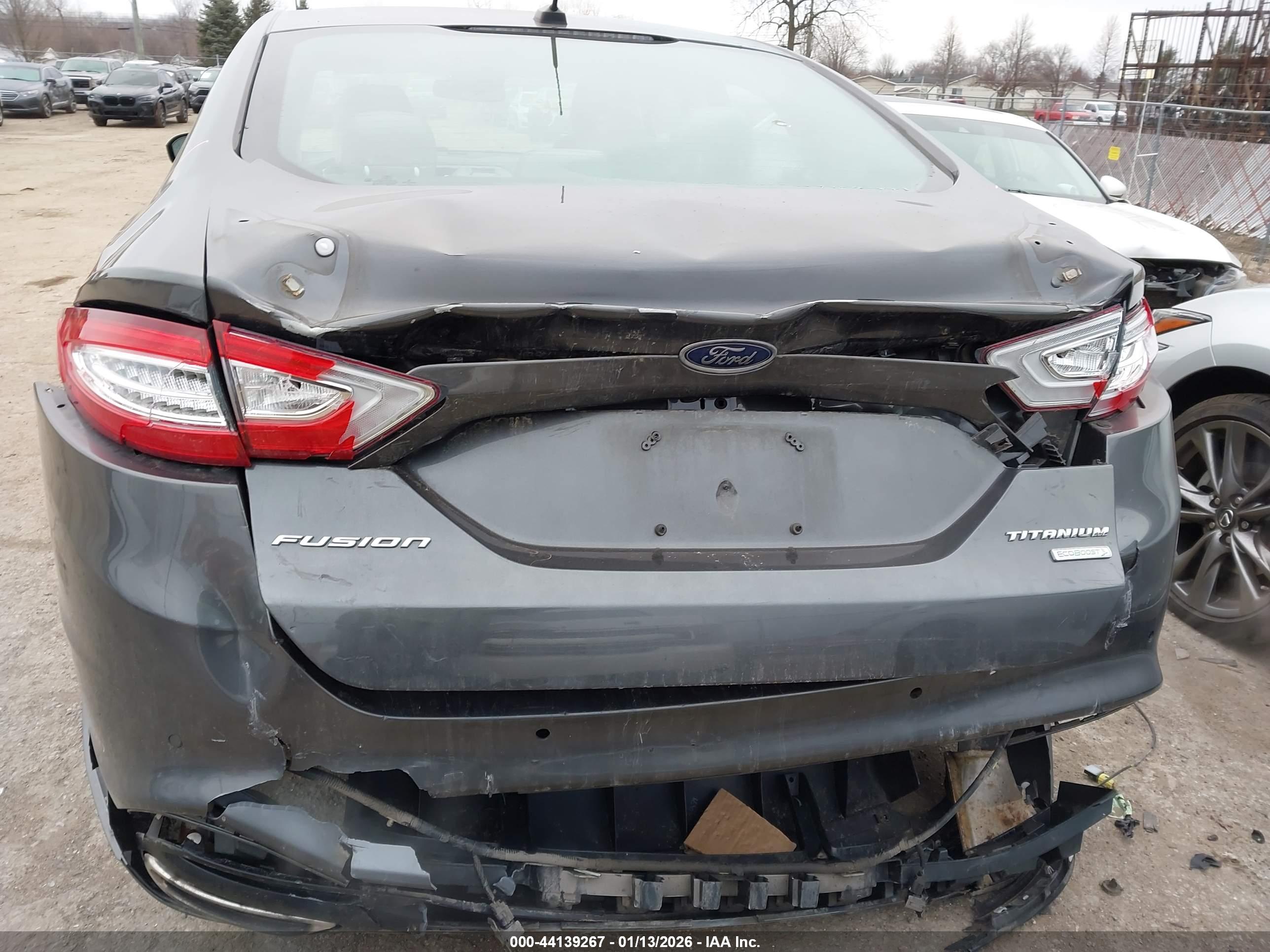 FORD FUSION image 6