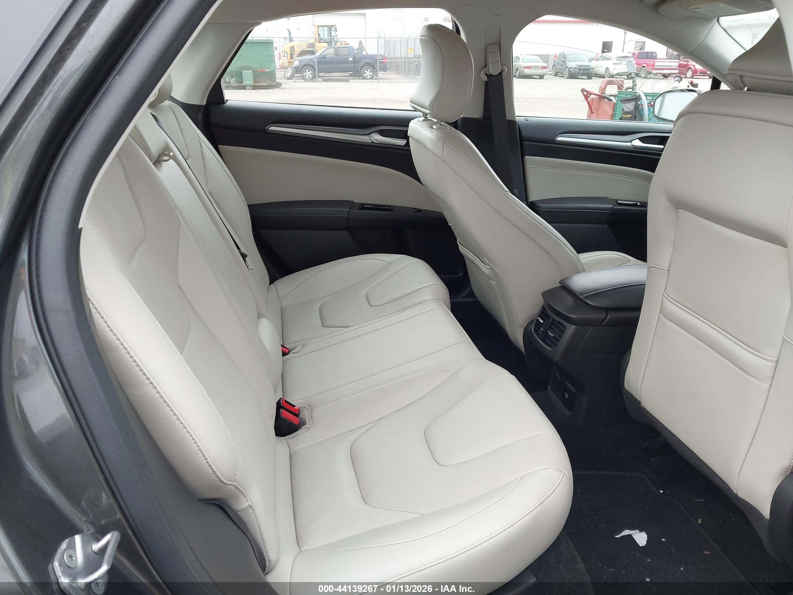 FORD FUSION image 8