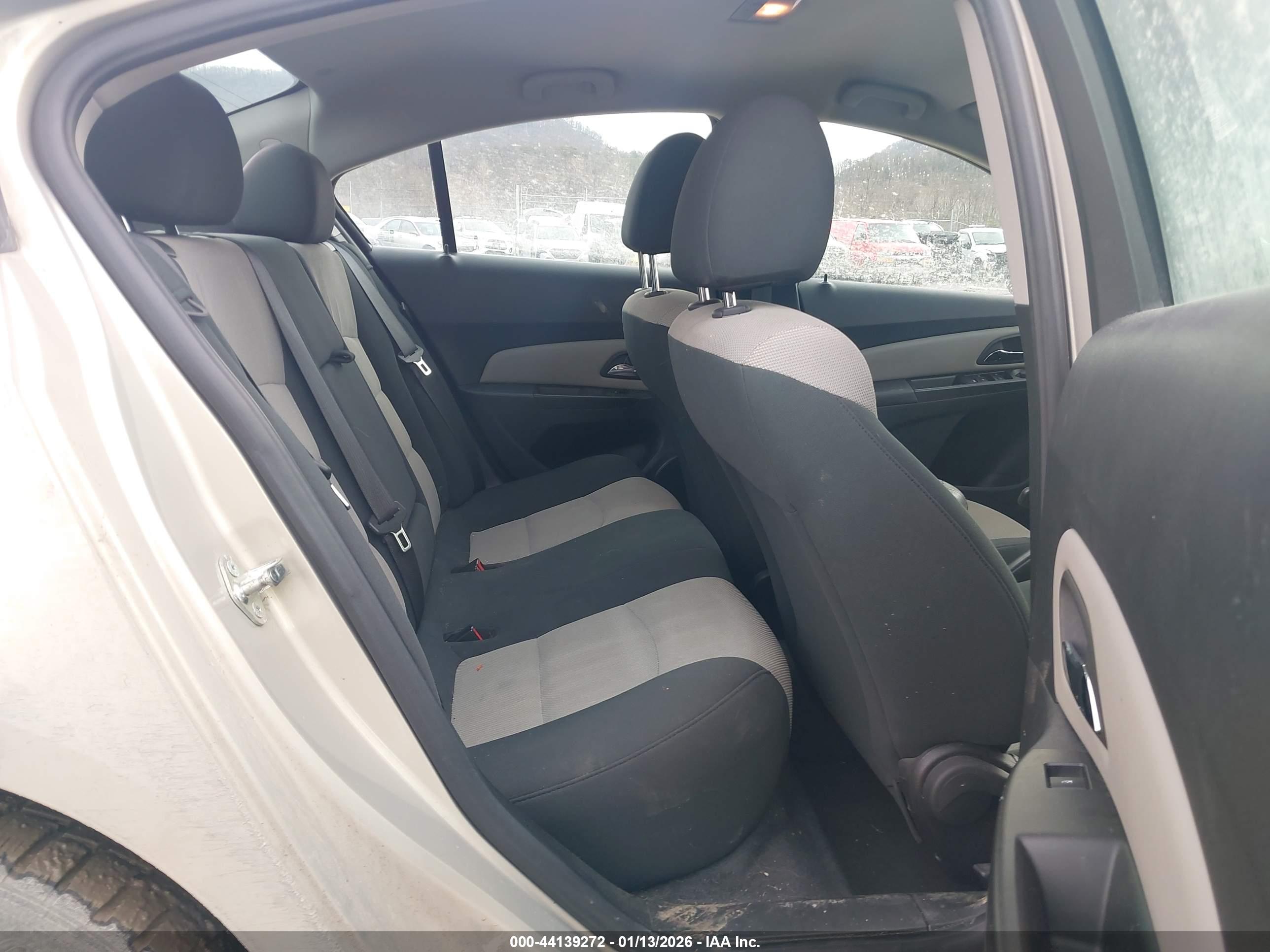 CHEVROLET CRUZE image 8