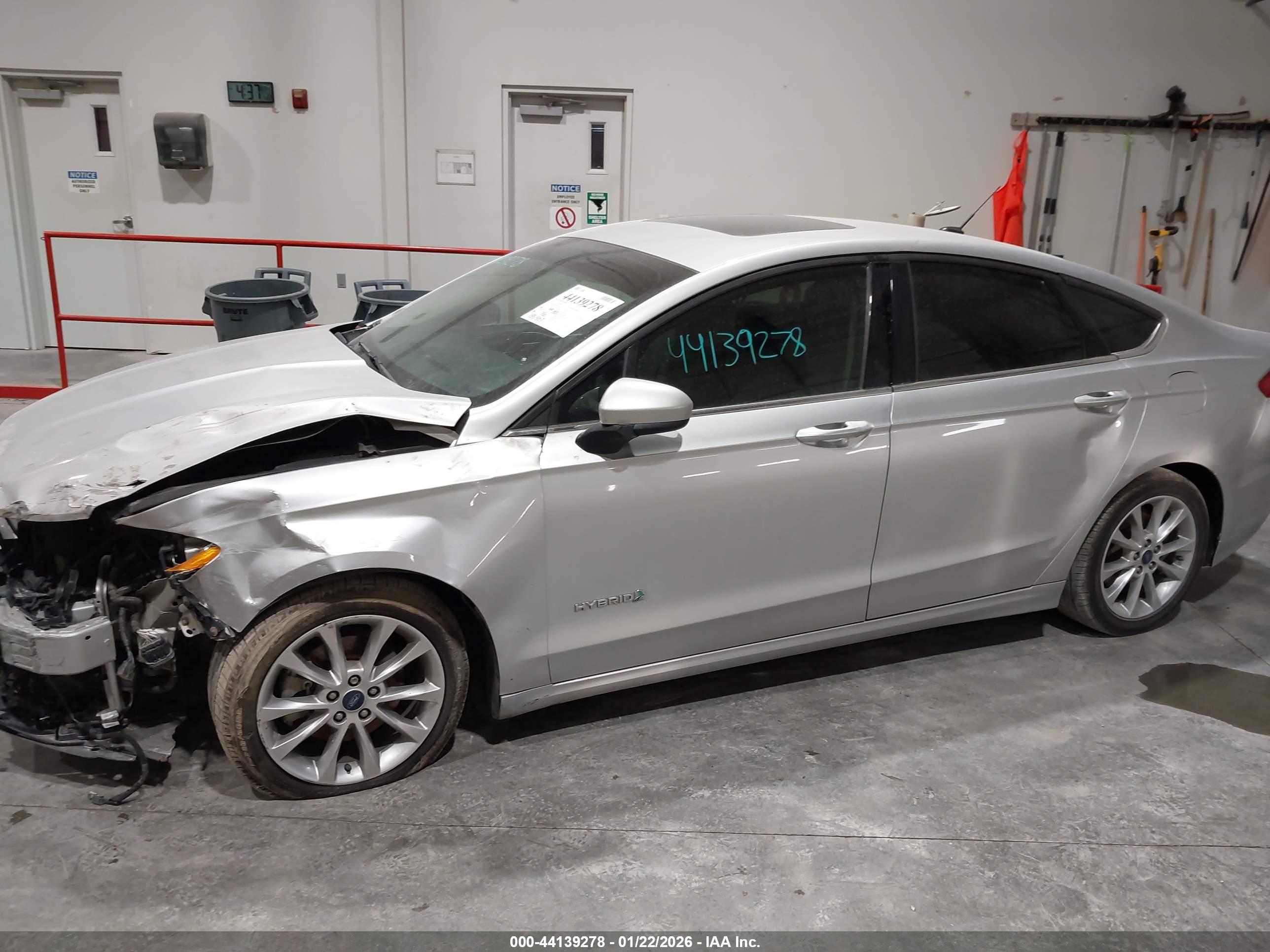 FORD FUSION image 2
