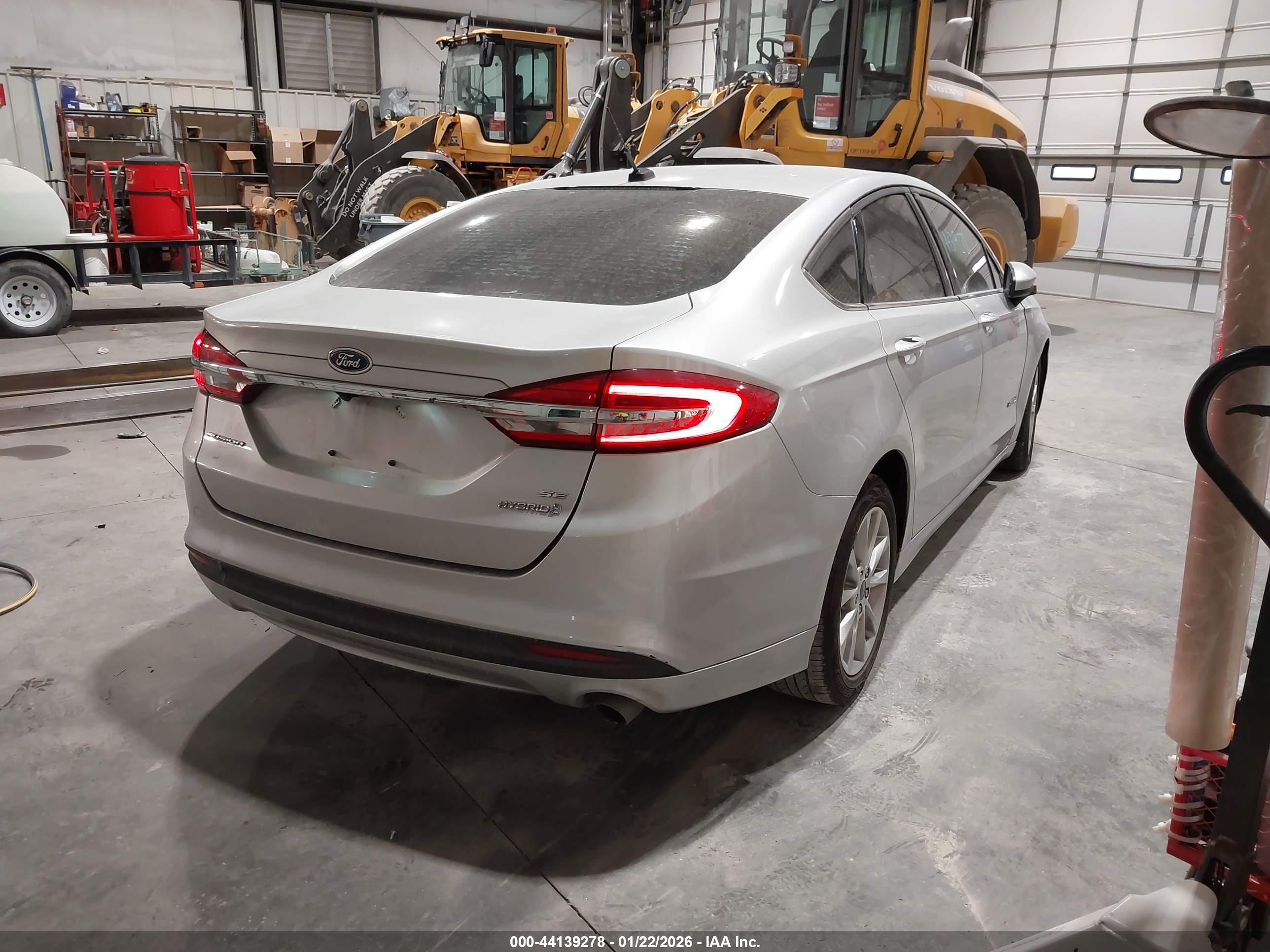 FORD FUSION image 4