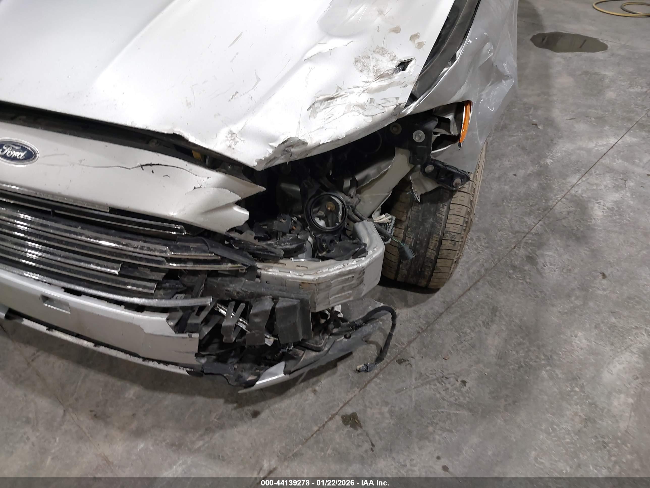 FORD FUSION image 6