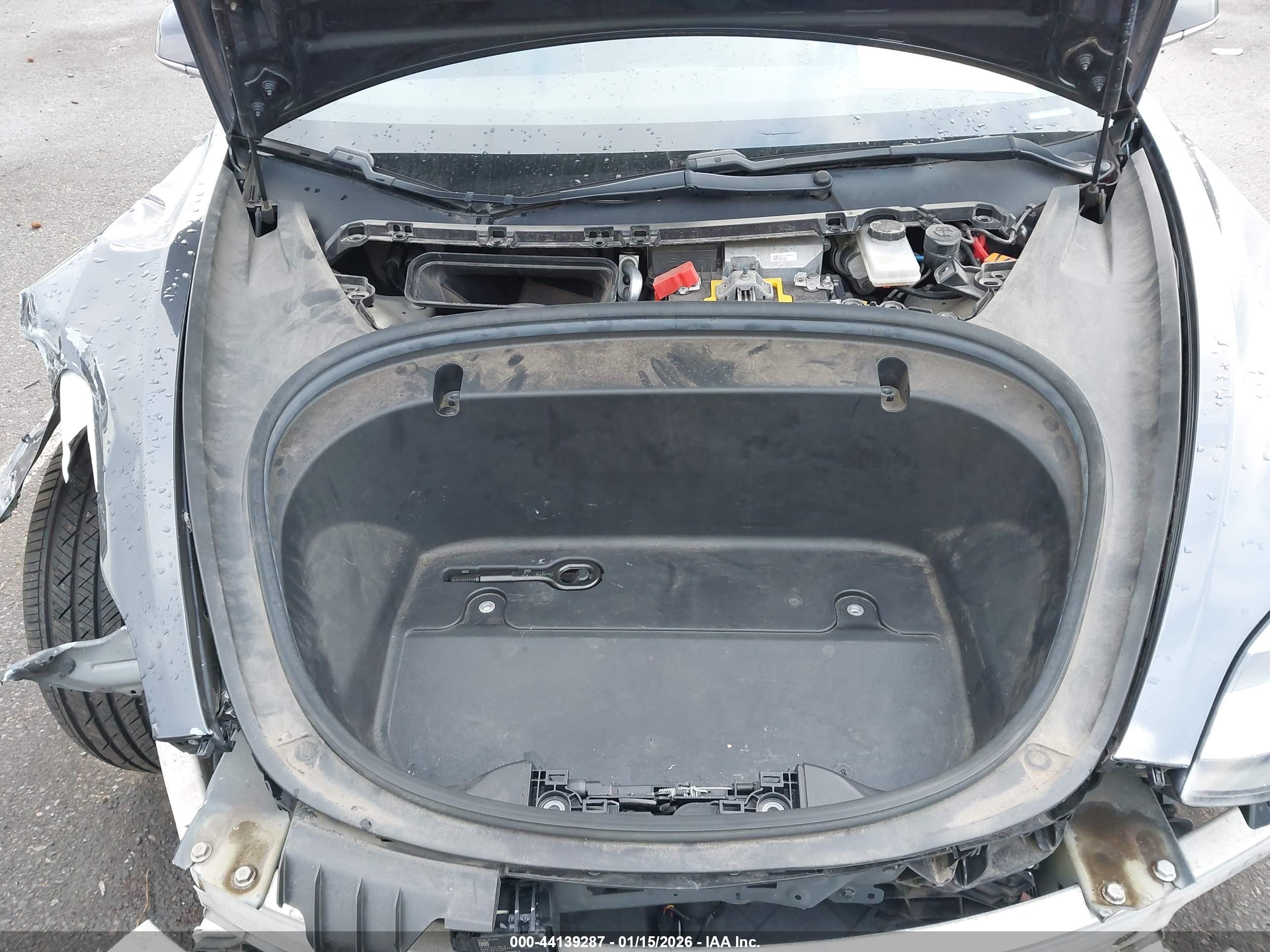TESLA MODEL image 10