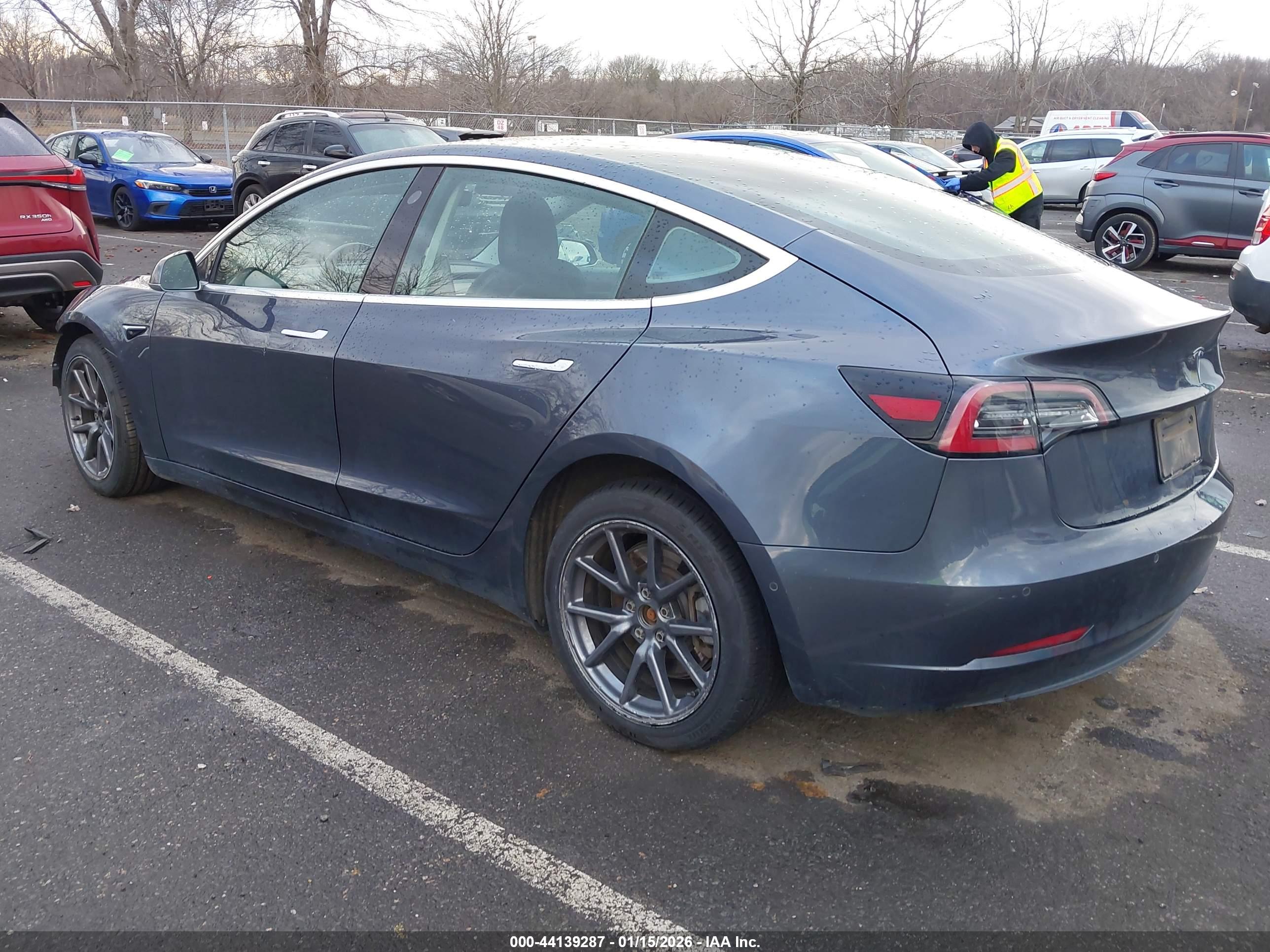 TESLA MODEL image 3