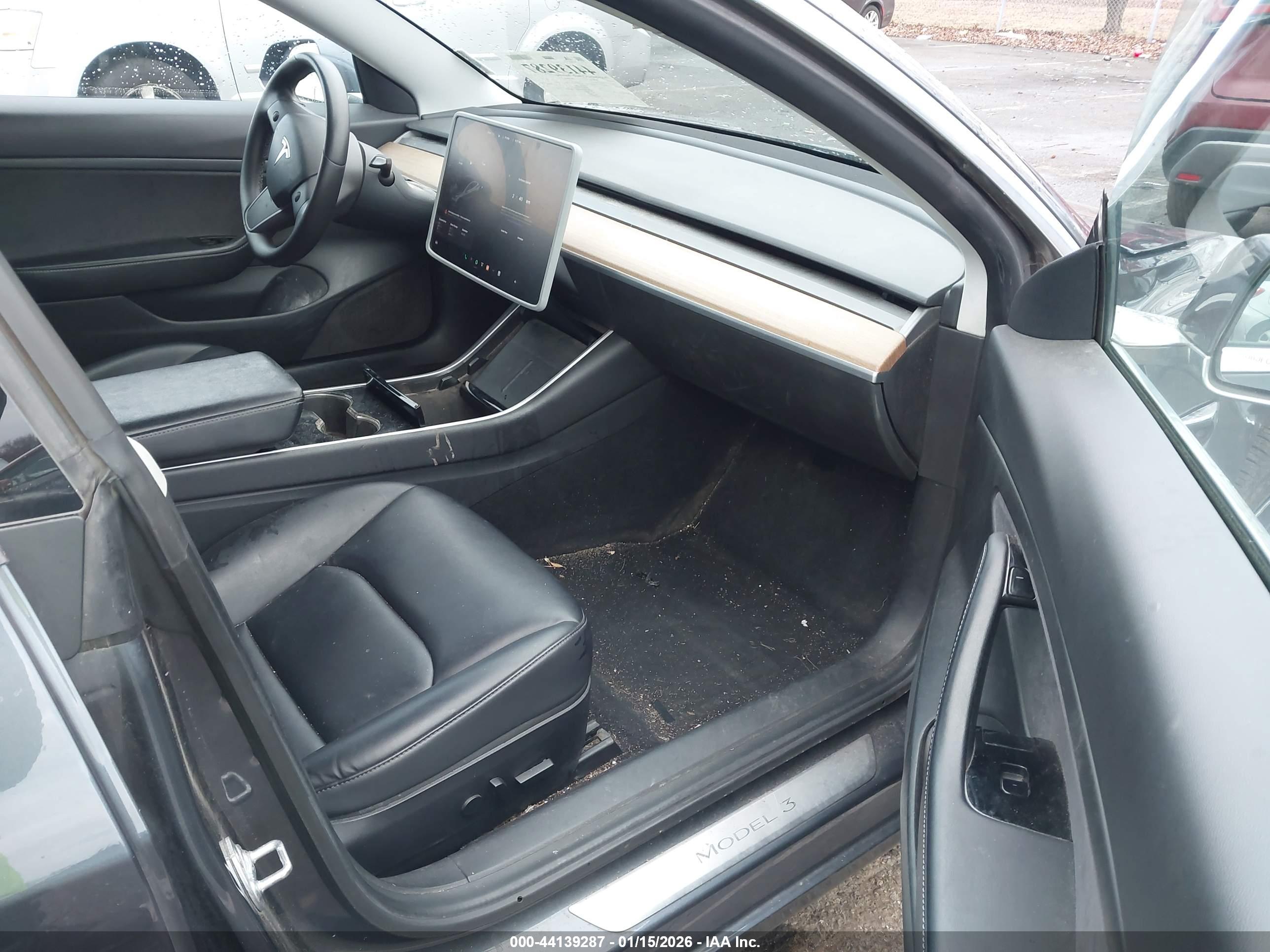 TESLA MODEL image 5