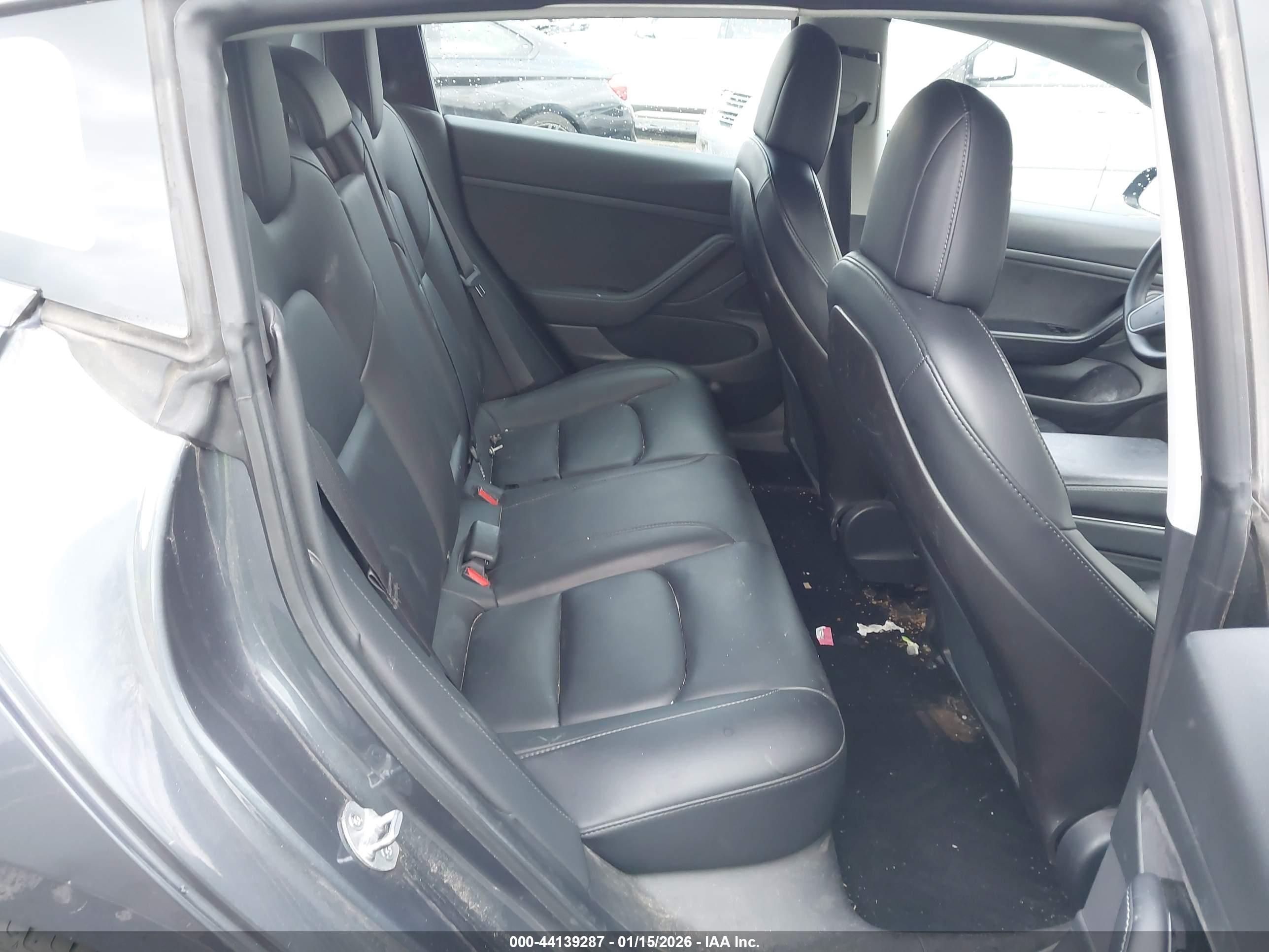 TESLA MODEL image 8