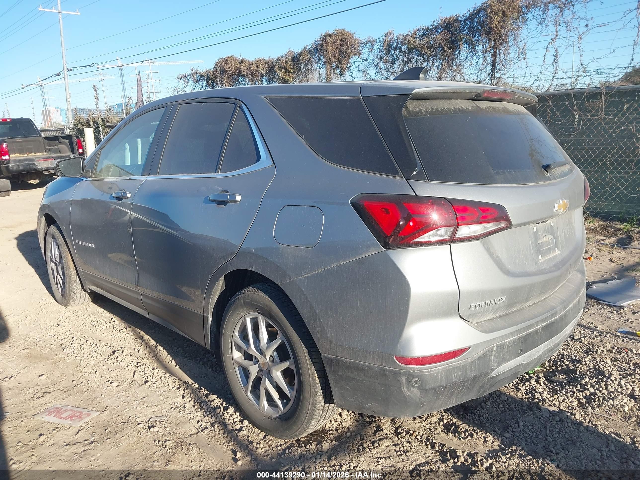 CHEVROLET EQUINOX image 3