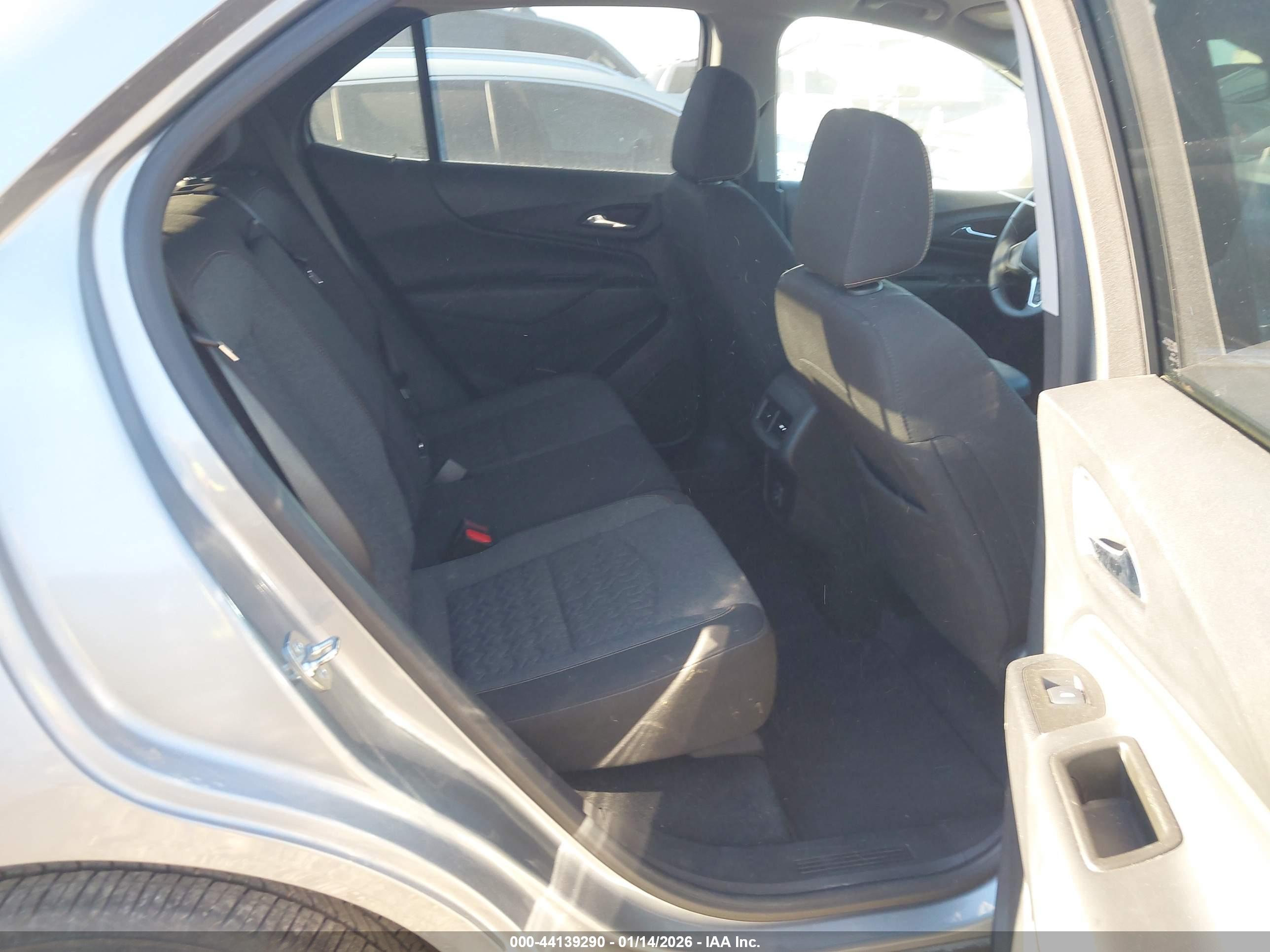 CHEVROLET EQUINOX image 8