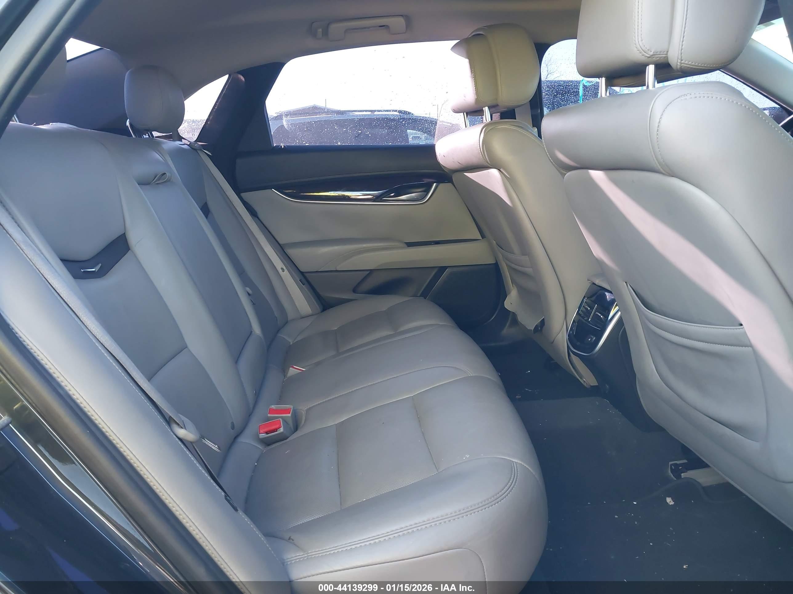 CADILLAC XTS image 8