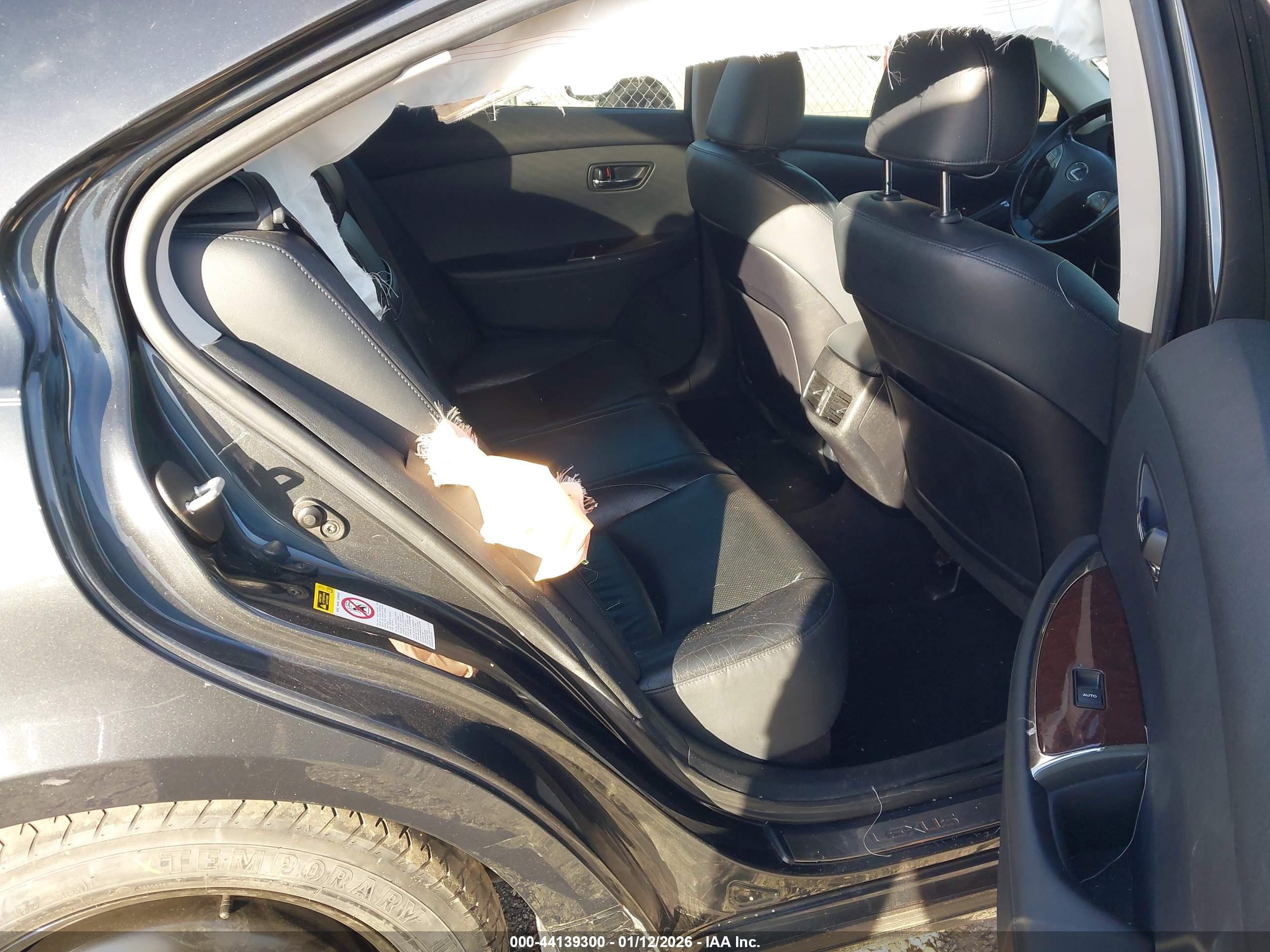 LEXUS ES image 8
