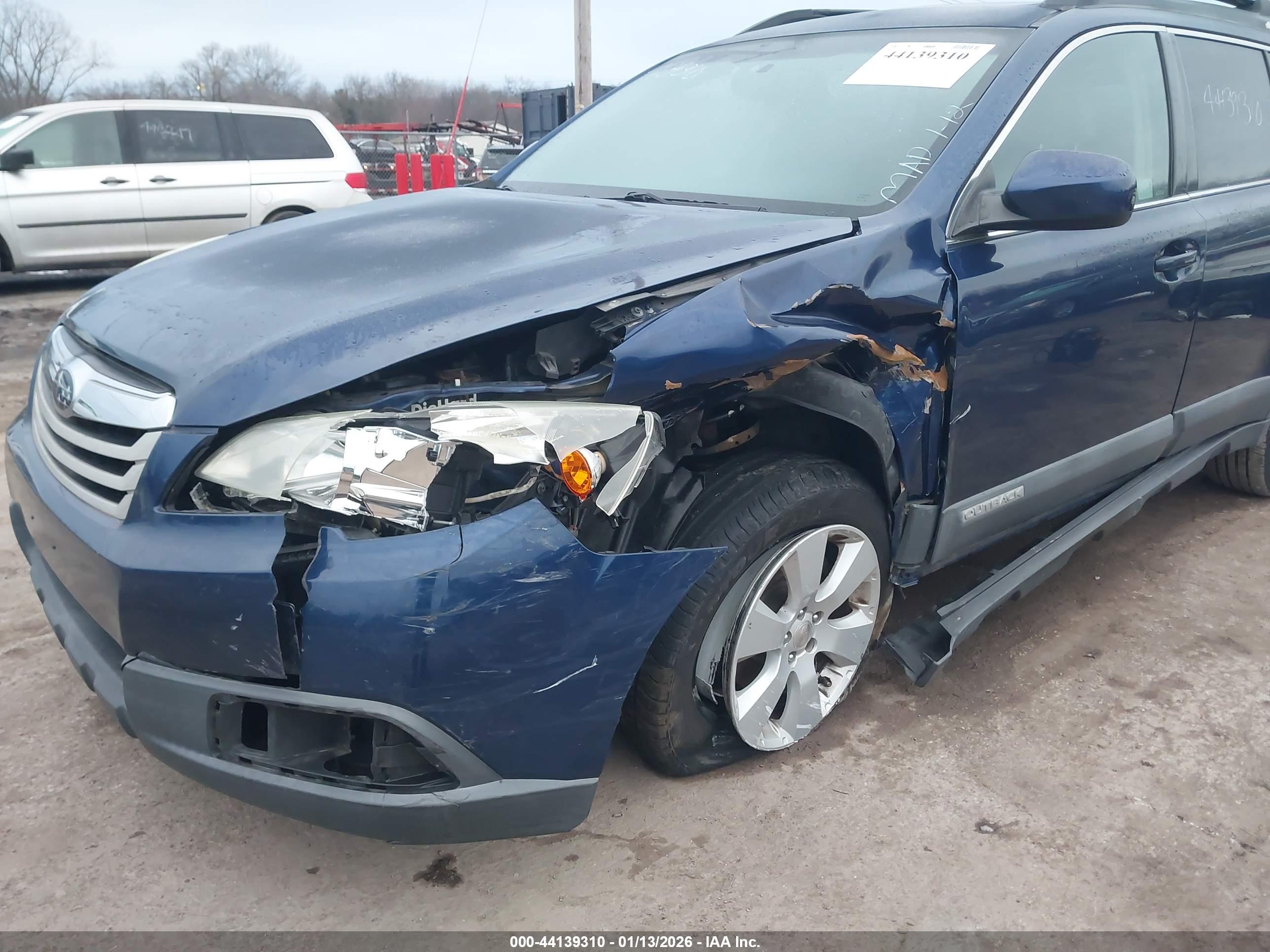 SUBARU OUTBACK image 6