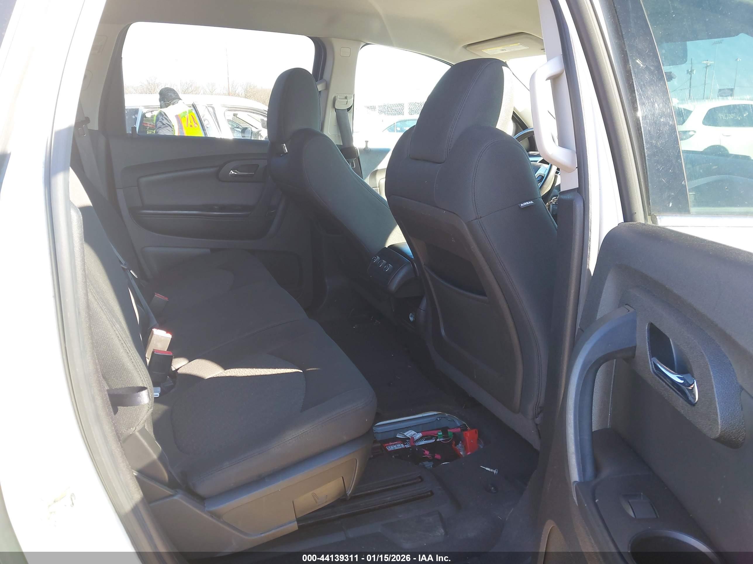 CHEVROLET TRAVERSE image 8
