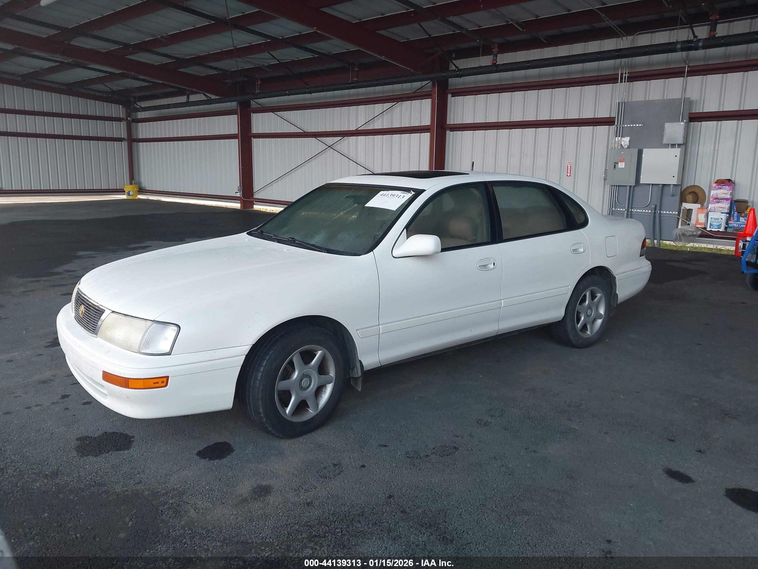 TOYOTA AVALON image 2