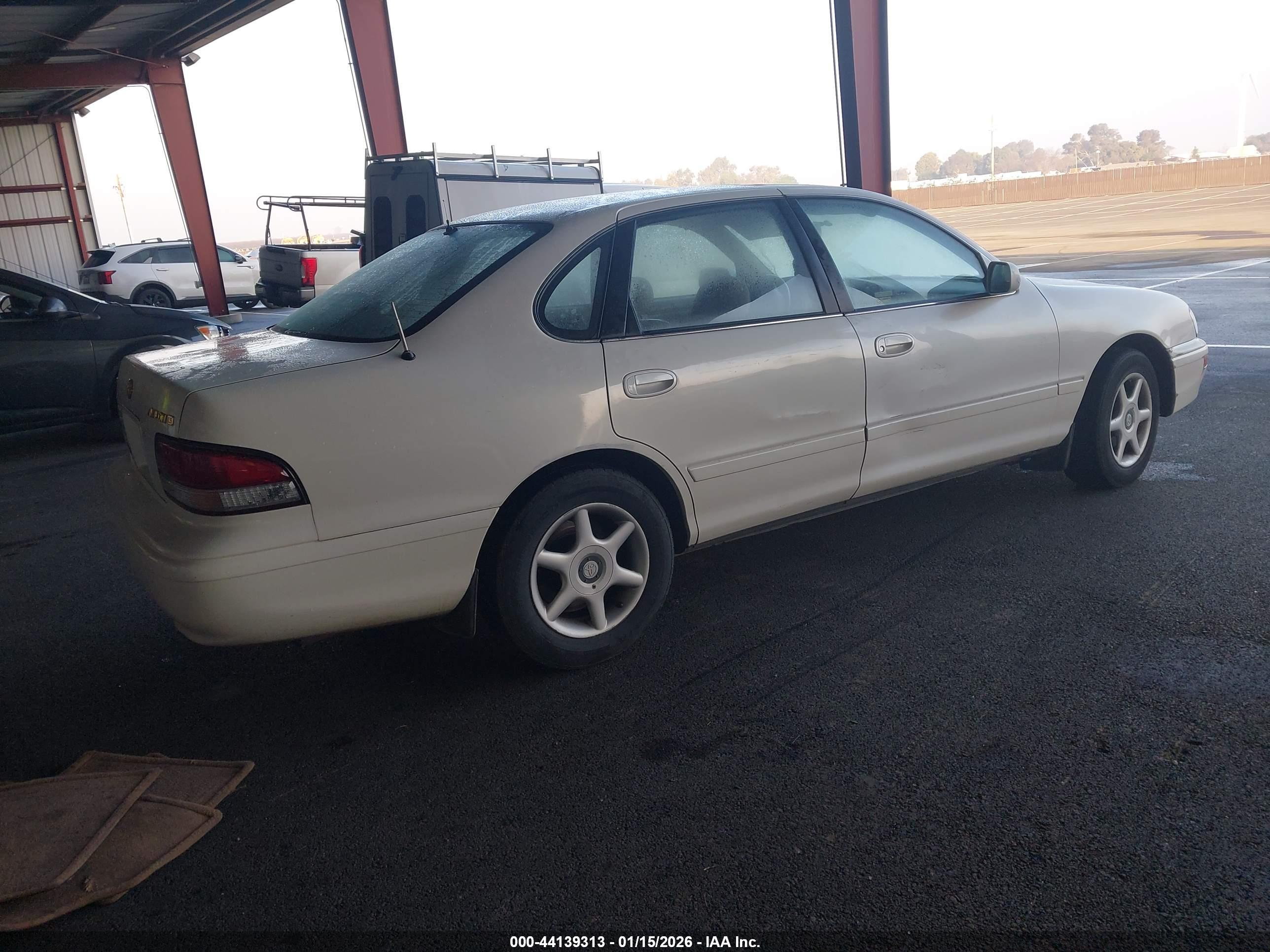 TOYOTA AVALON image 4