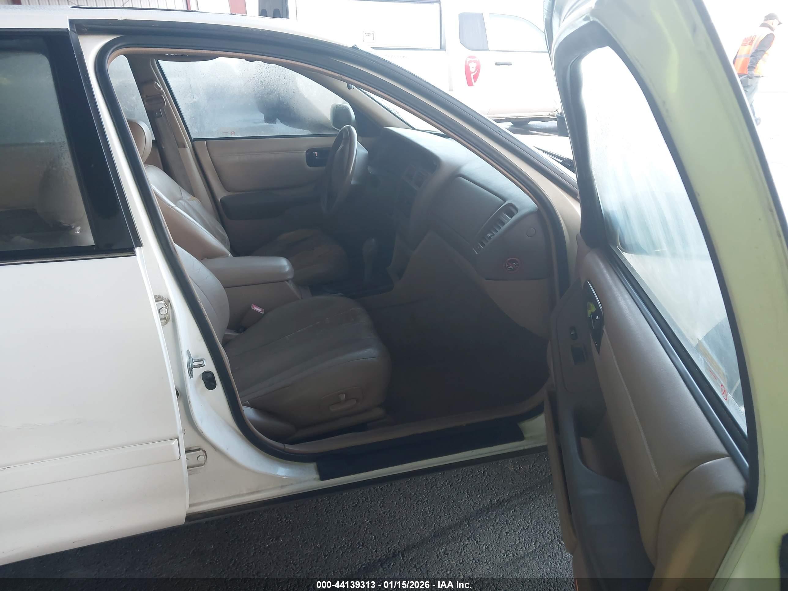 TOYOTA AVALON image 5