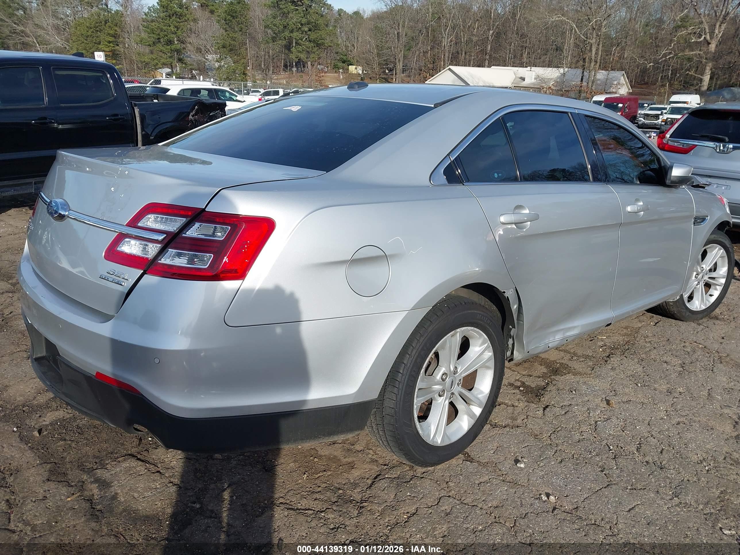 FORD TAURUS image 4