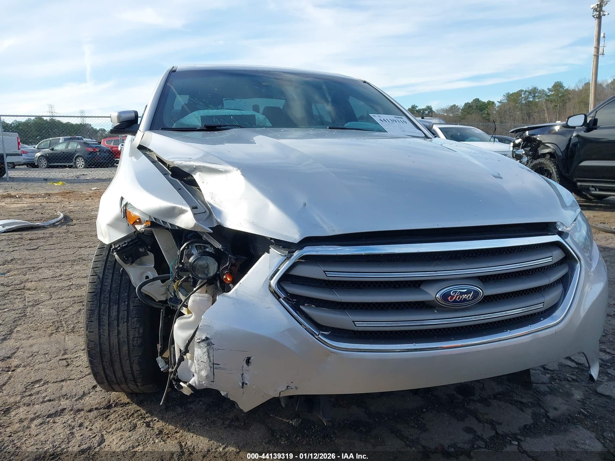 FORD TAURUS image 6