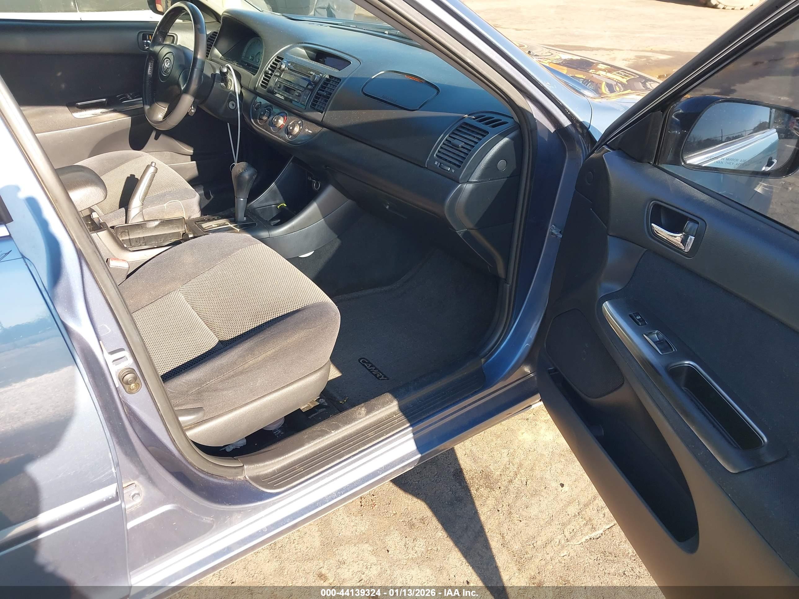 TOYOTA CAMRY image 5