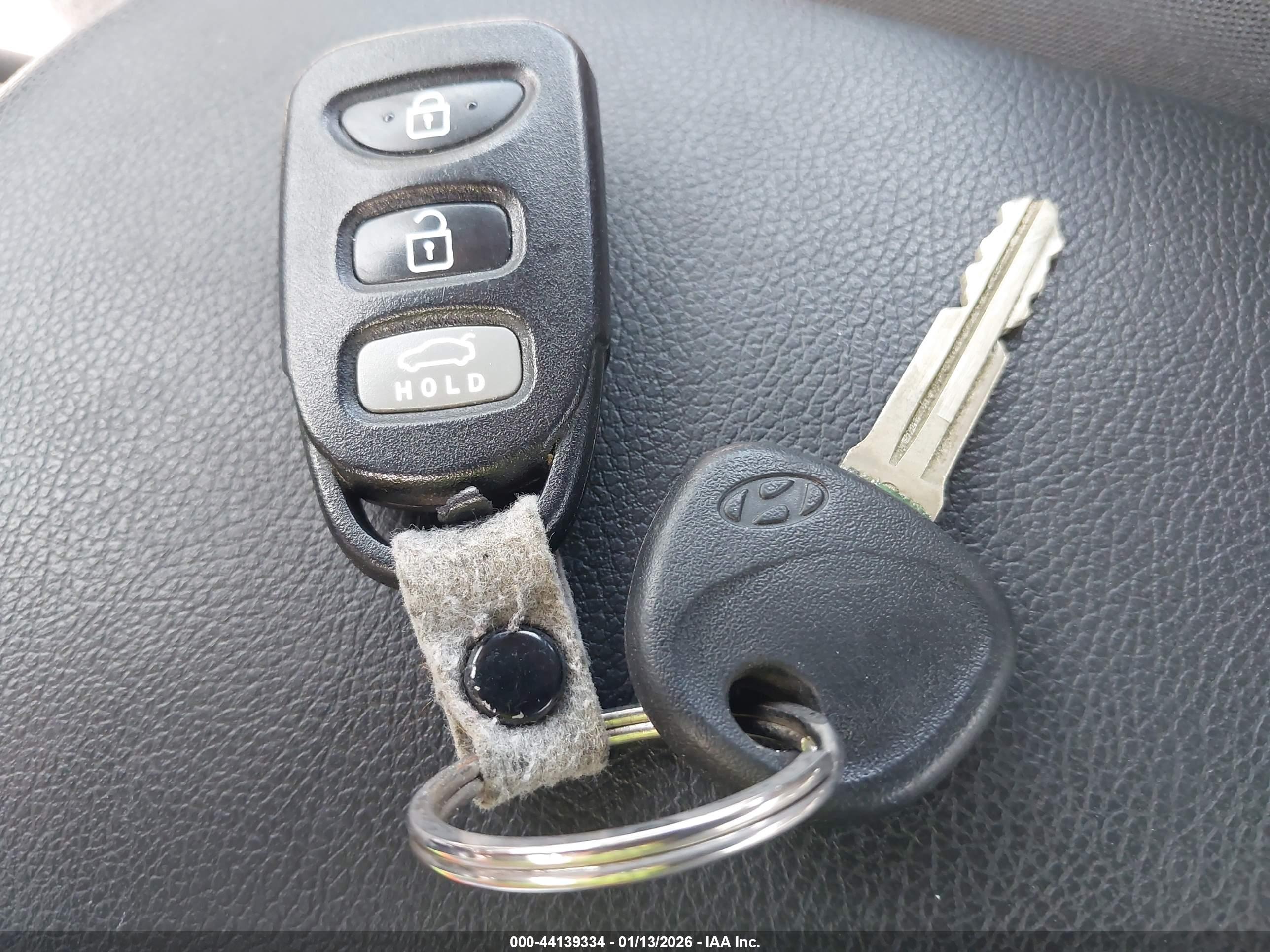 HYUNDAI ELANTRA image 11