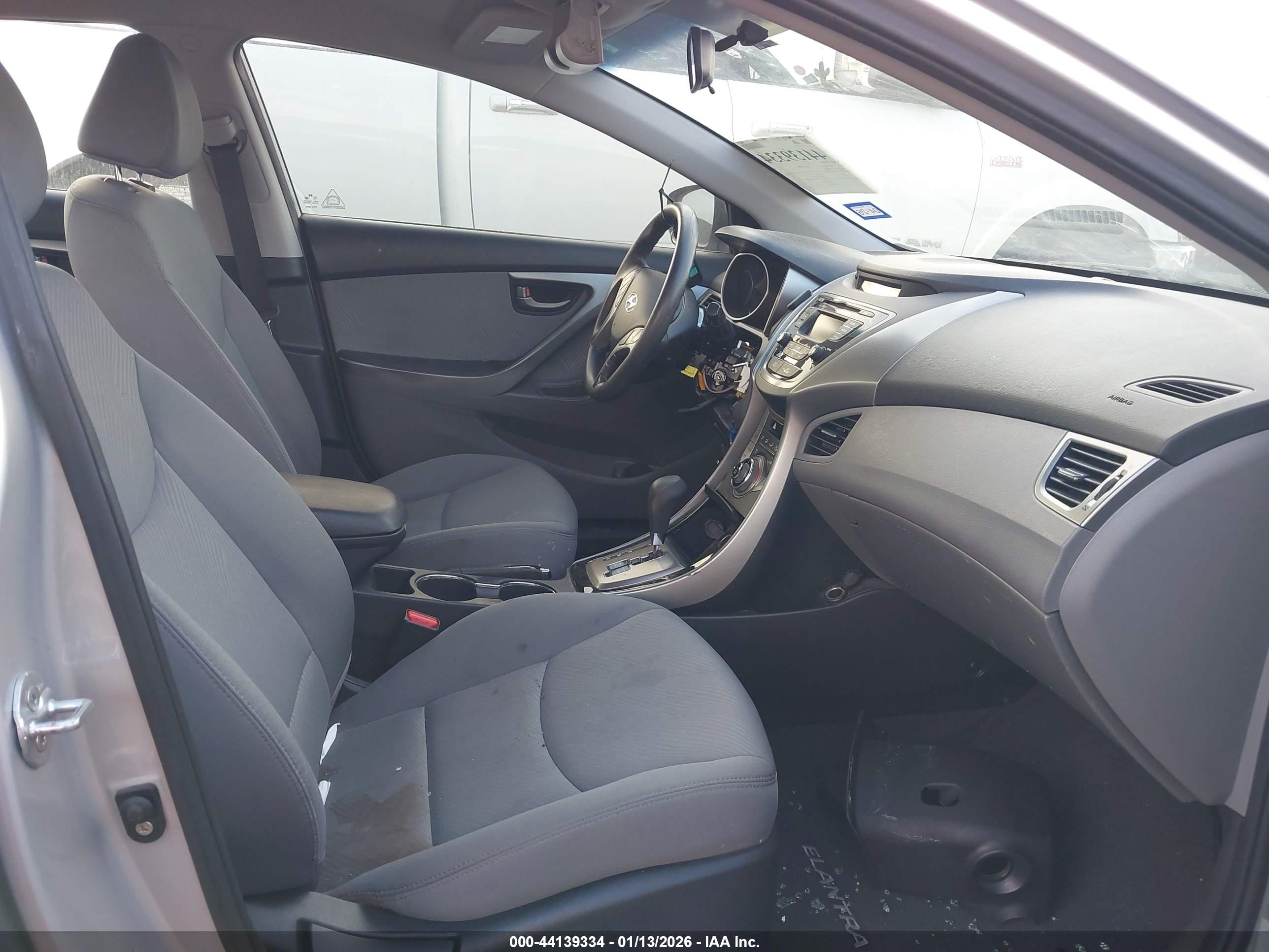HYUNDAI ELANTRA image 5