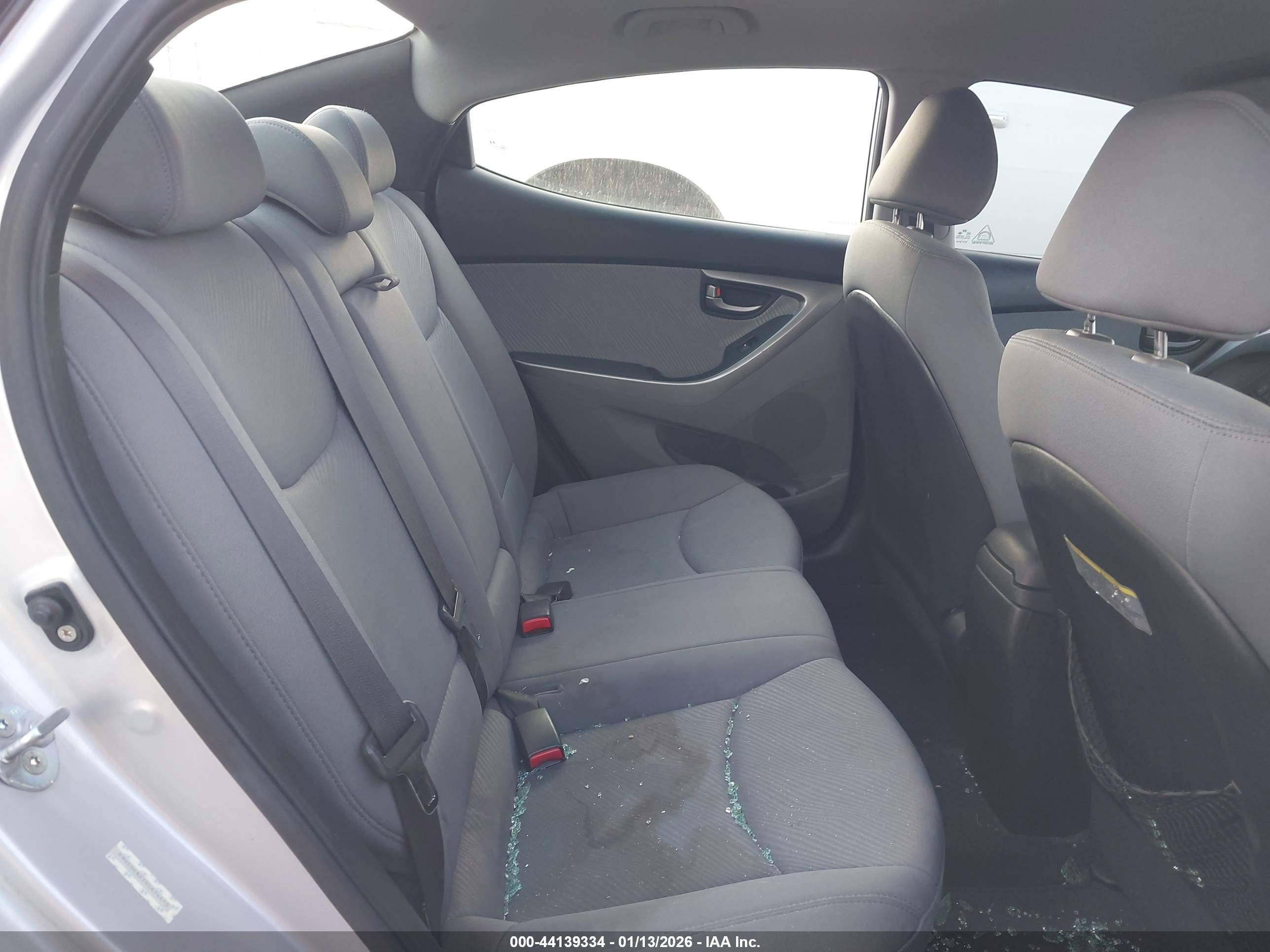 HYUNDAI ELANTRA image 8
