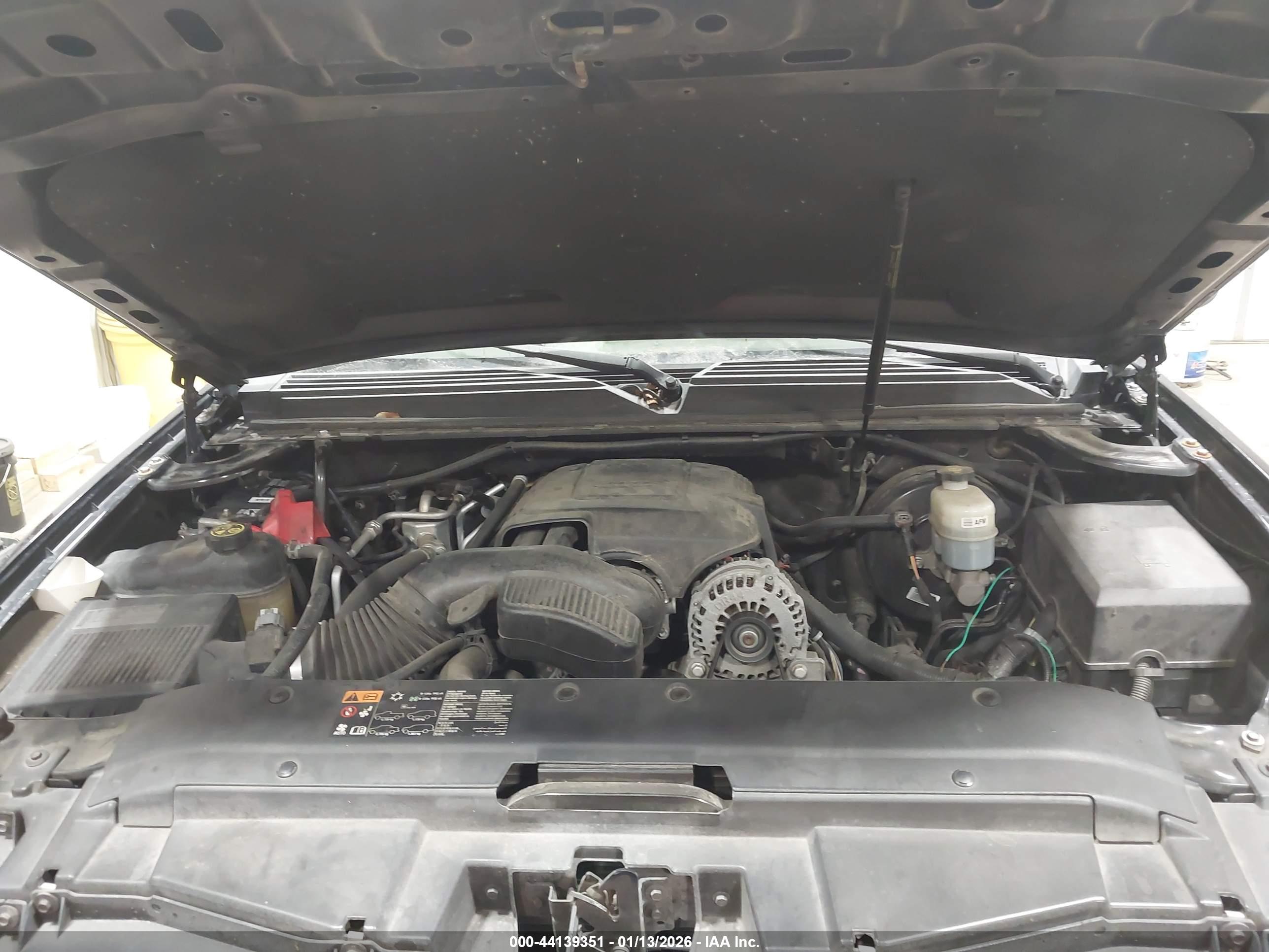 CHEVROLET SUBURBAN image 10