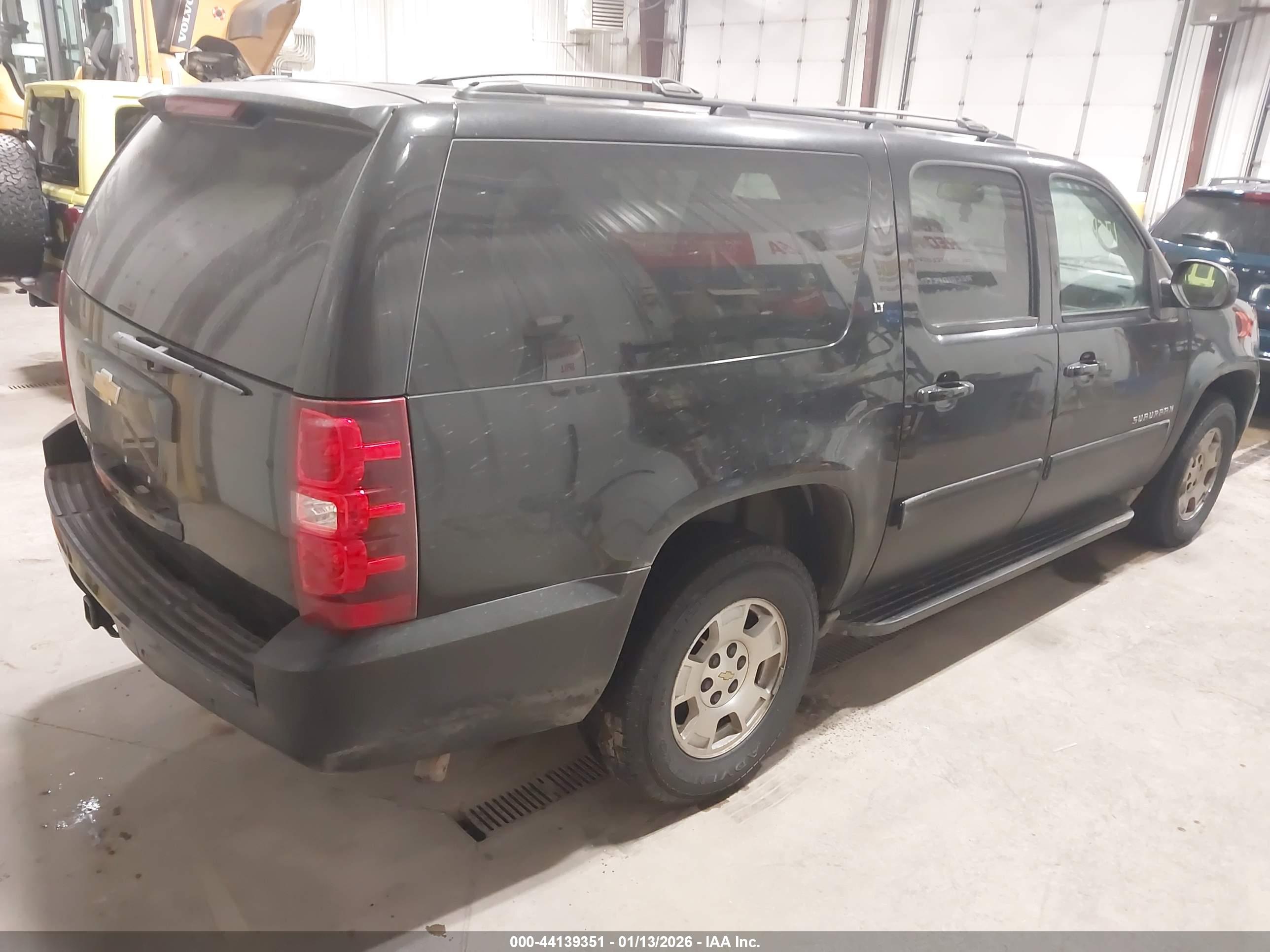 CHEVROLET SUBURBAN image 4
