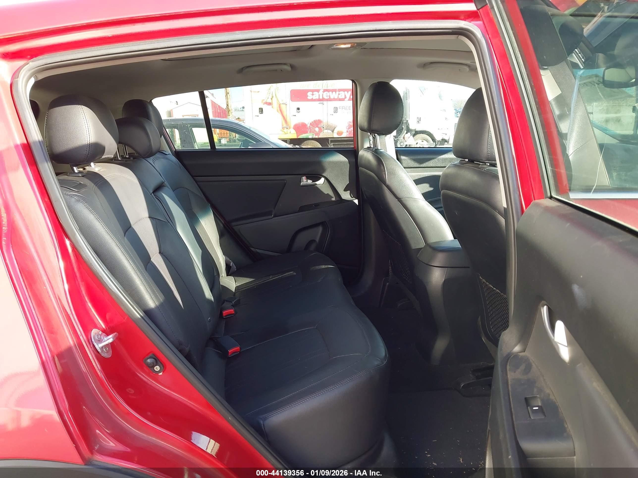 KIA SPORTAGE image 8