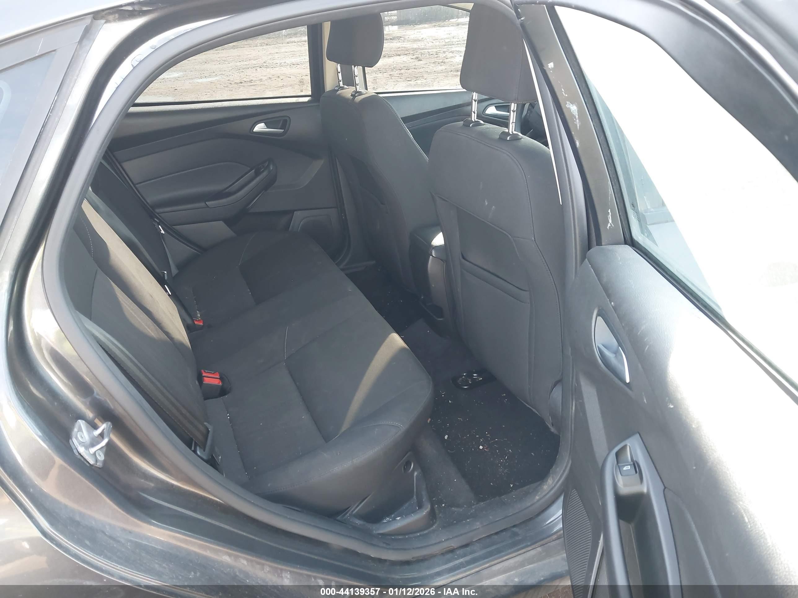 FORD FOCUS image 8